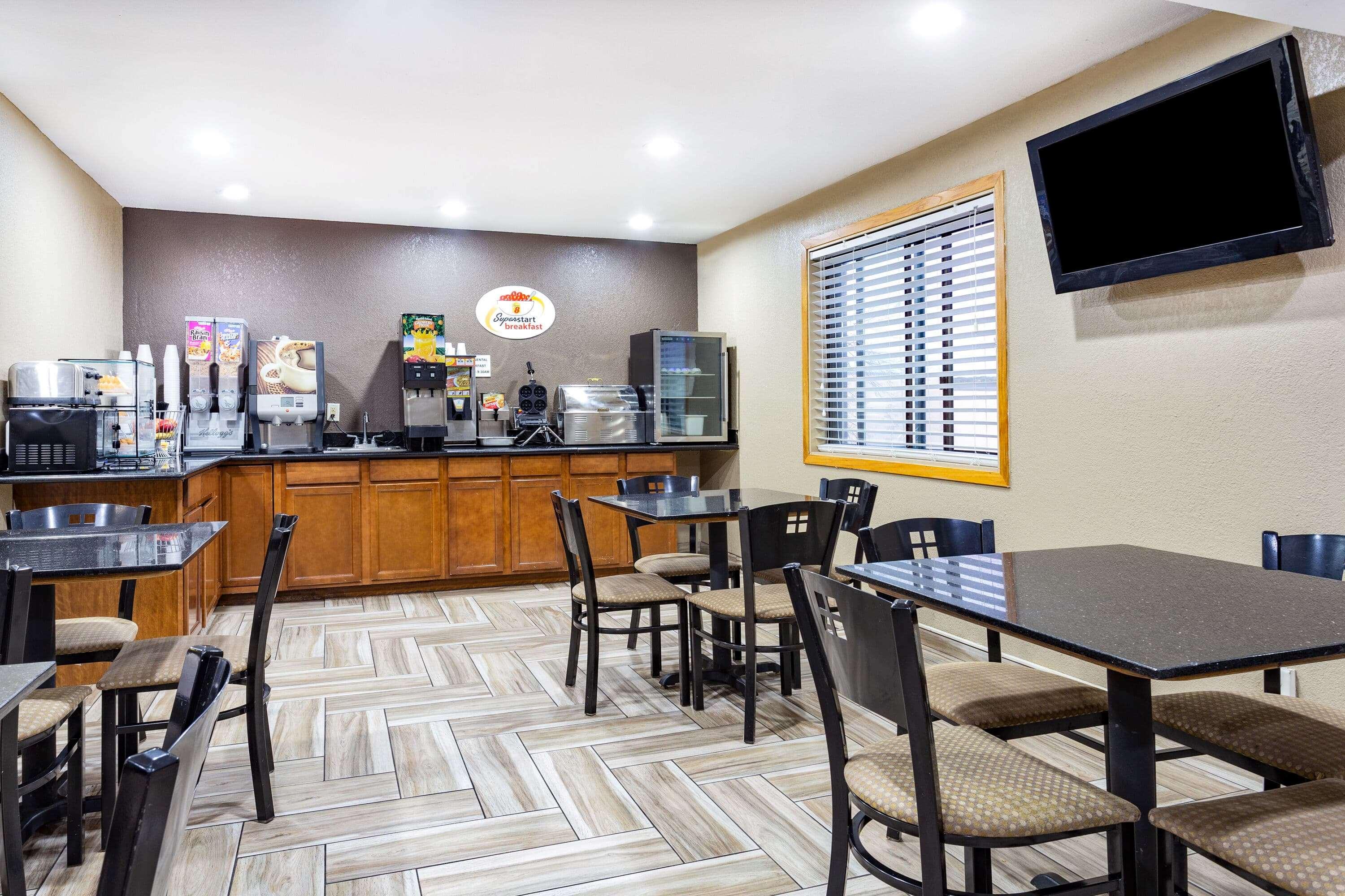 Super 8 By Wyndham Decorah