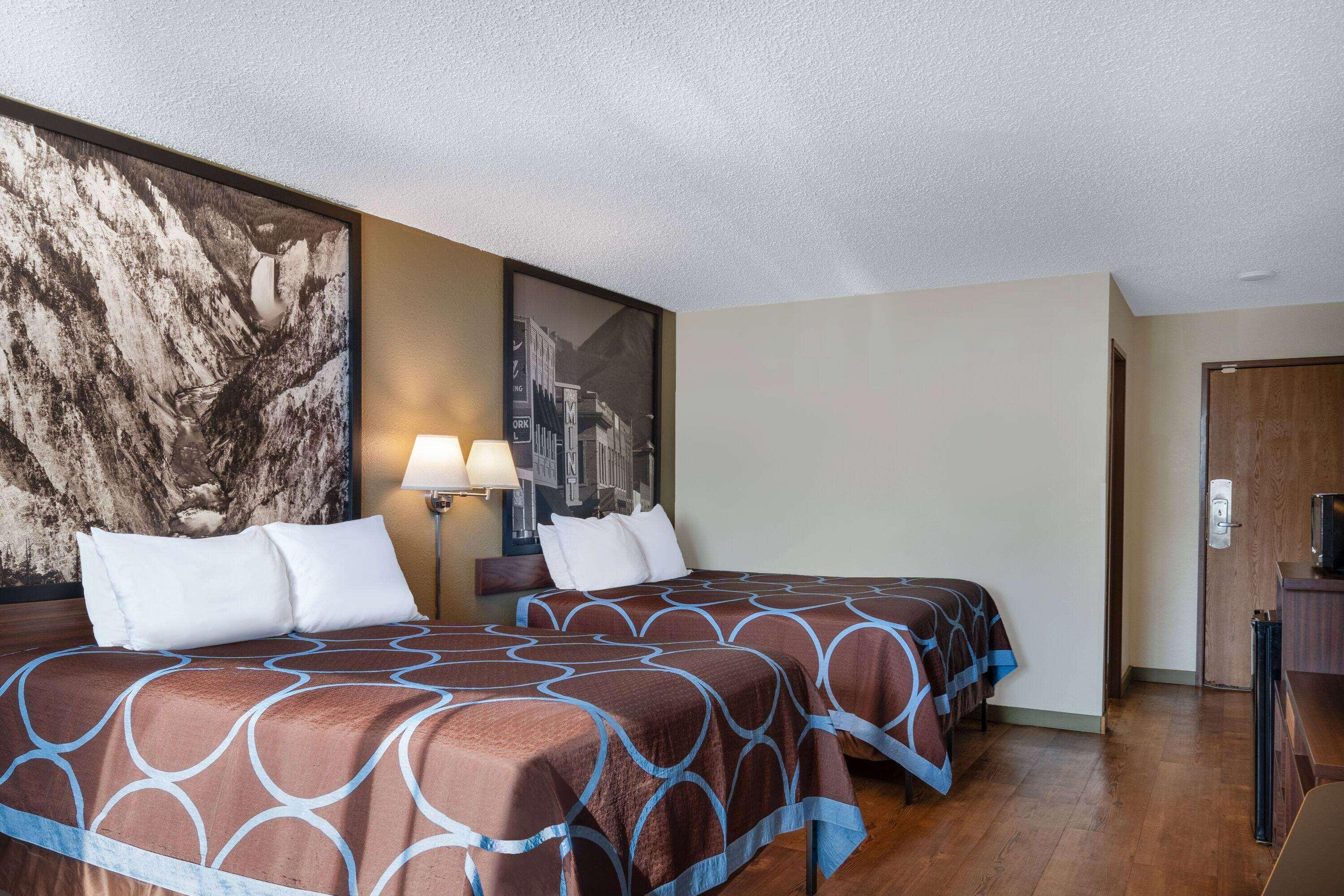 Super 8 By Wyndham Livingston