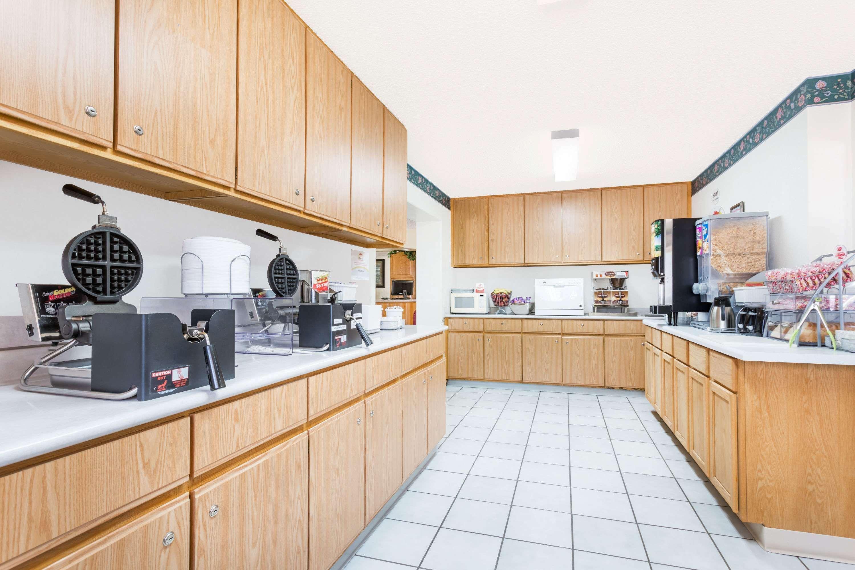 Super 8 By Wyndham Ogallala