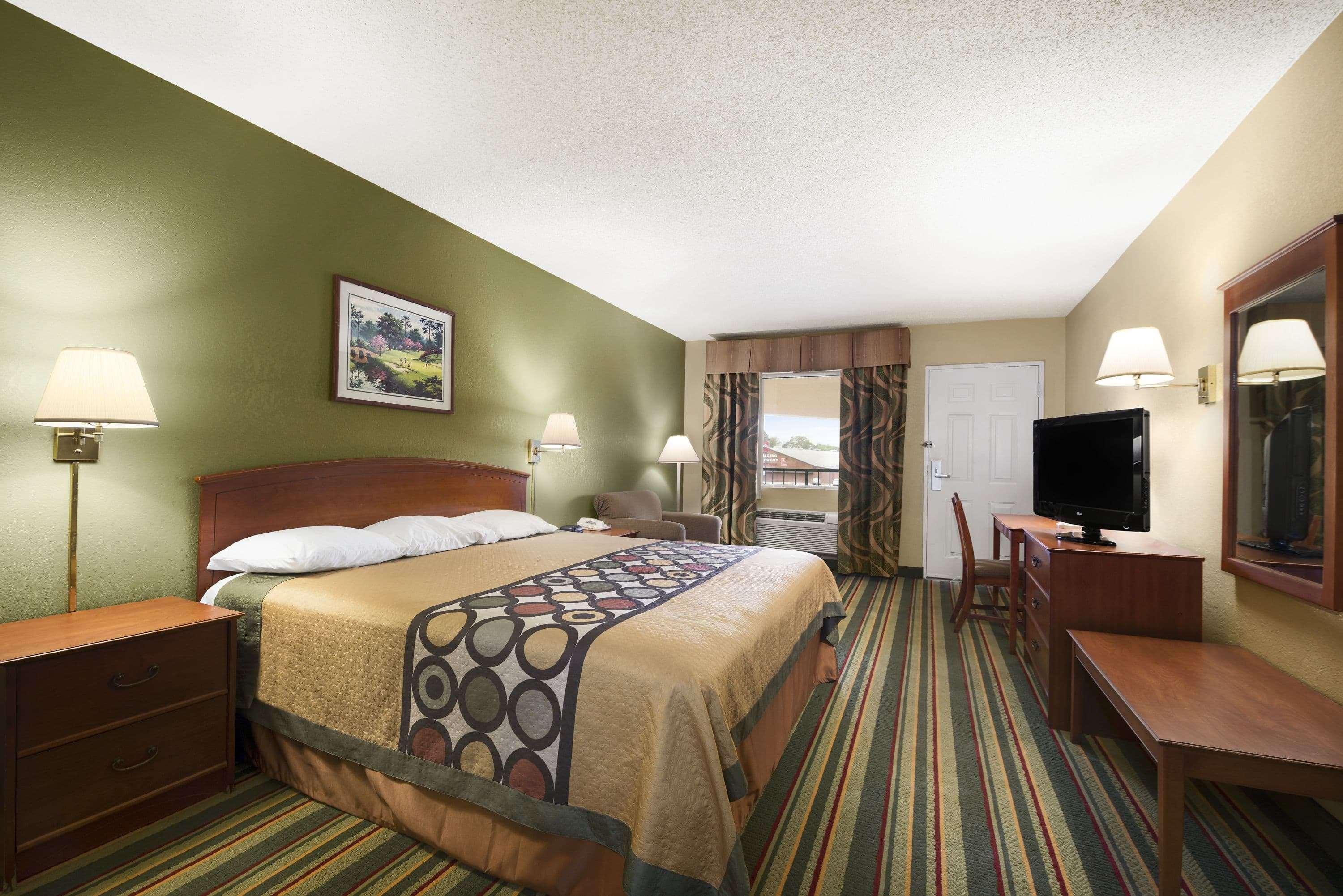 Super 8 By Wyndham Meridian