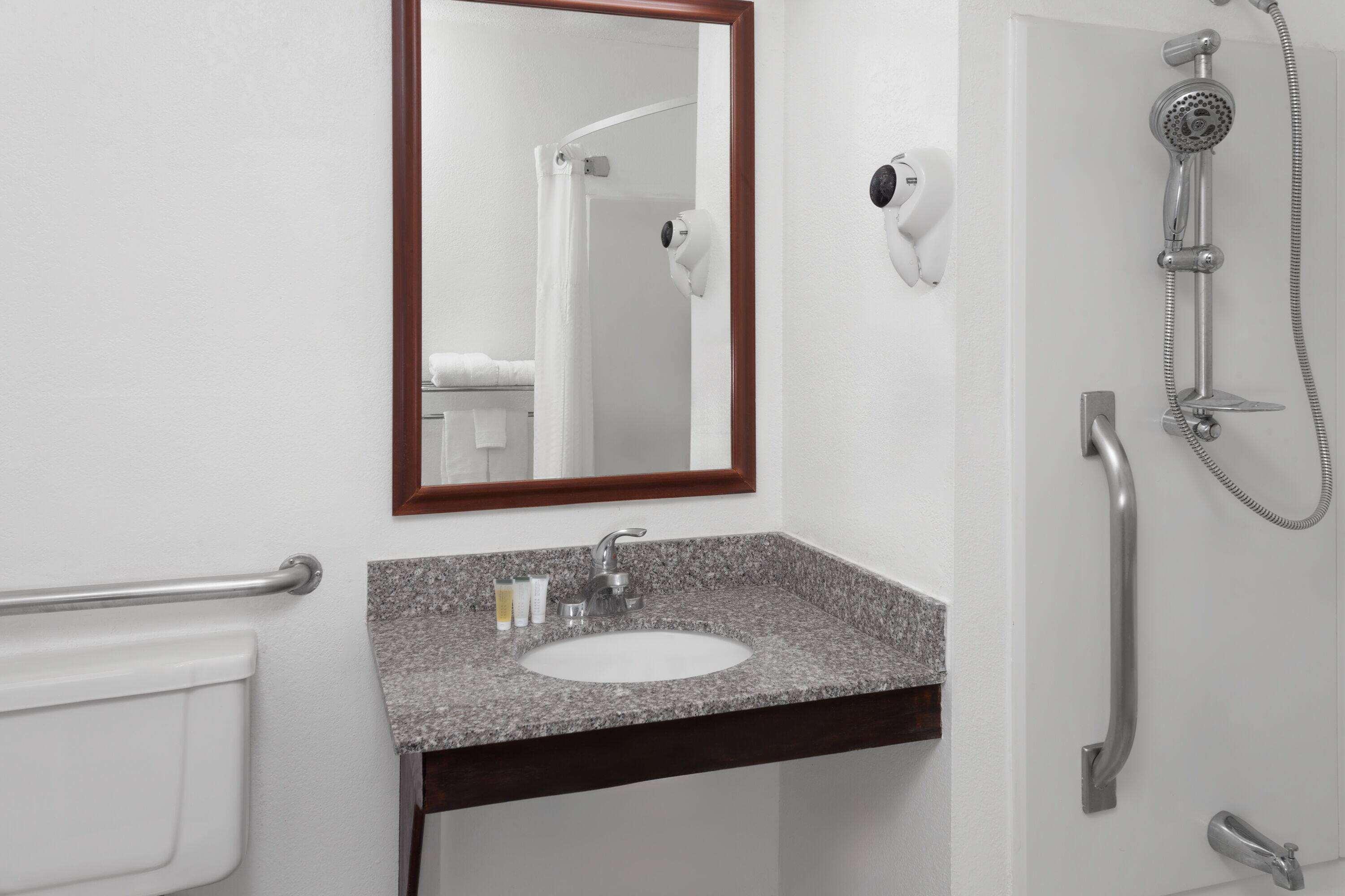 Super 8 by Wyndham Romeoville Bolingbrook