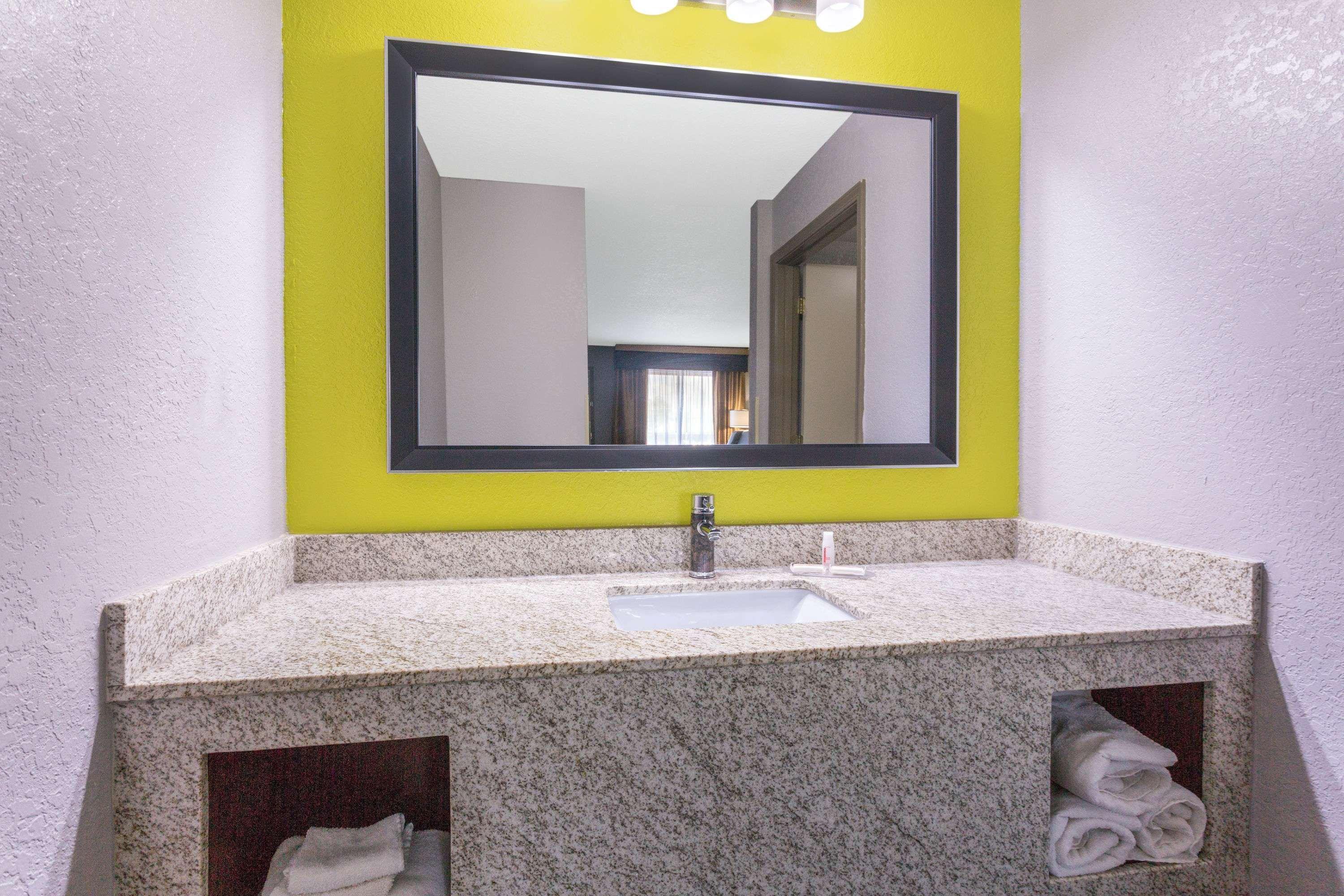 Super 8 by Wyndham Prattville Montgomery