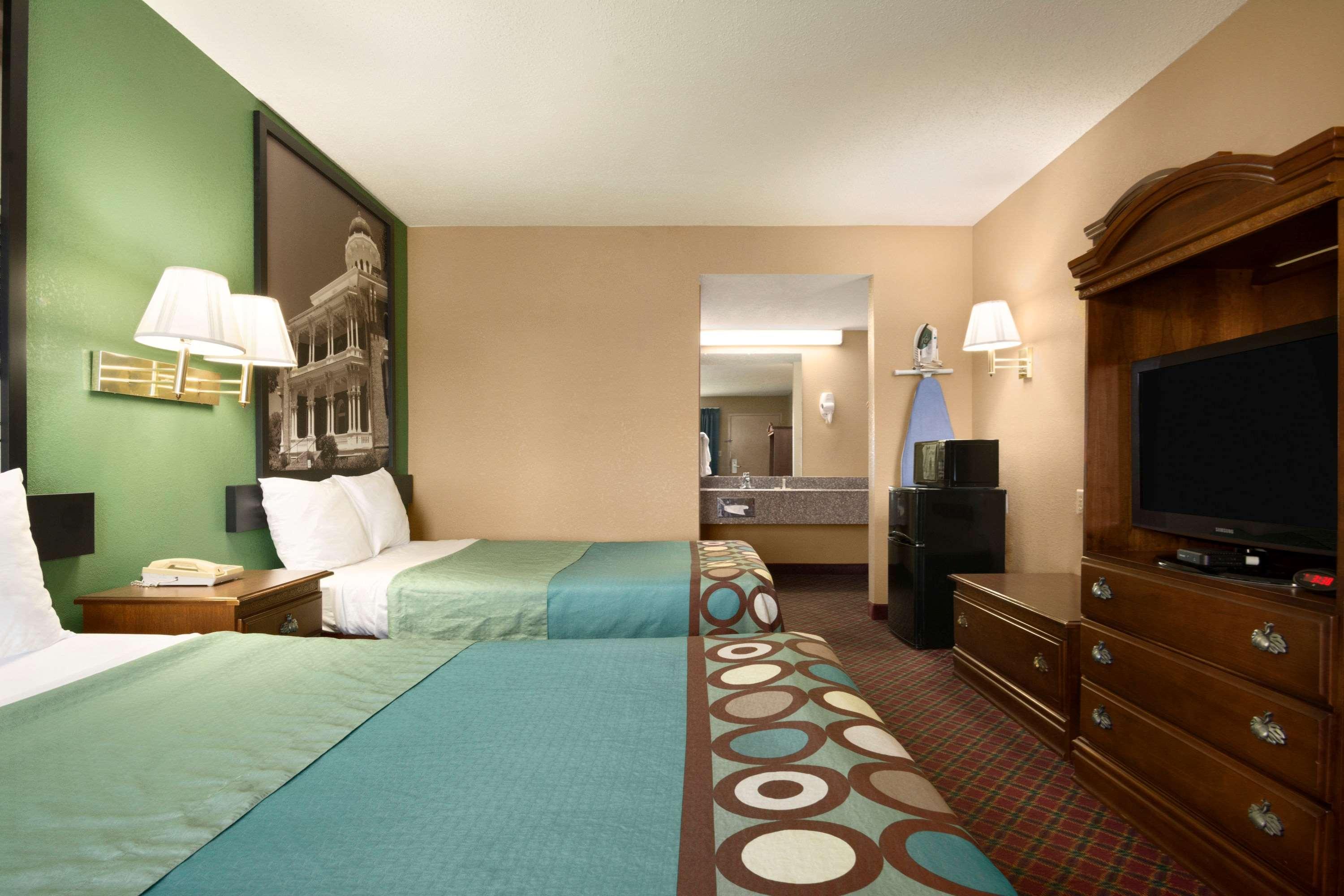 Super 8 By Wyndham Hattiesburg North