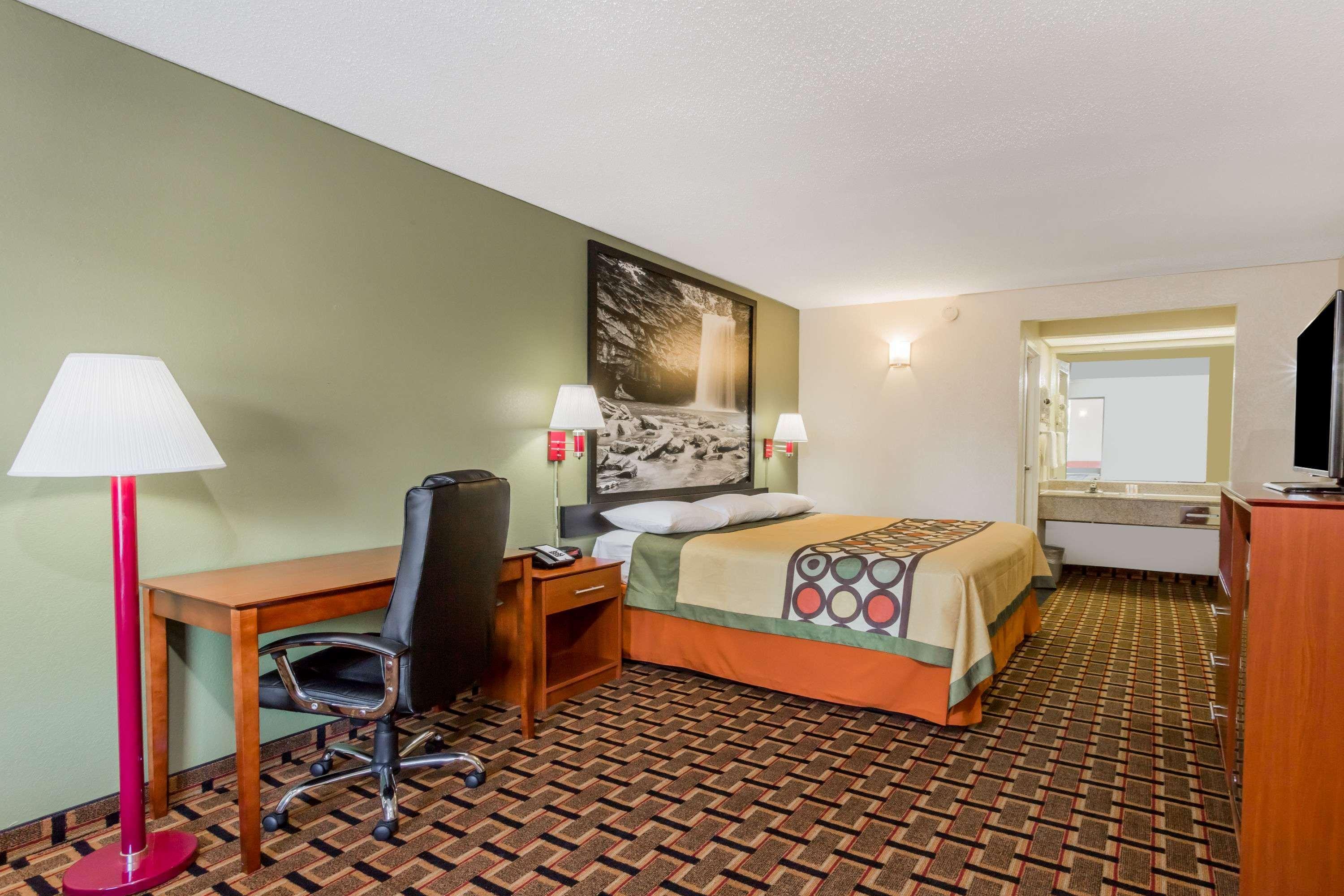 Super 8 By Wyndham Stafford