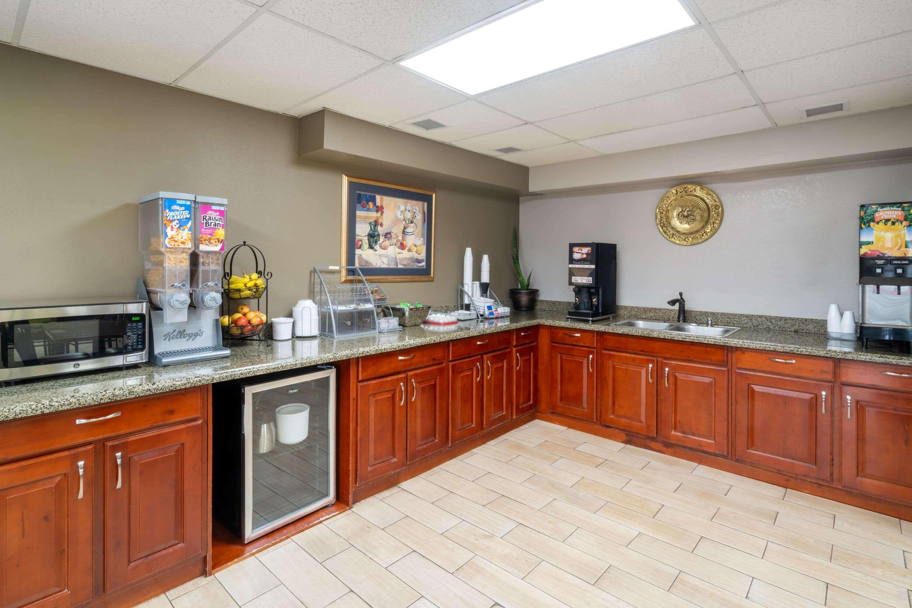 Super 8 by Wyndham Shepherdsville