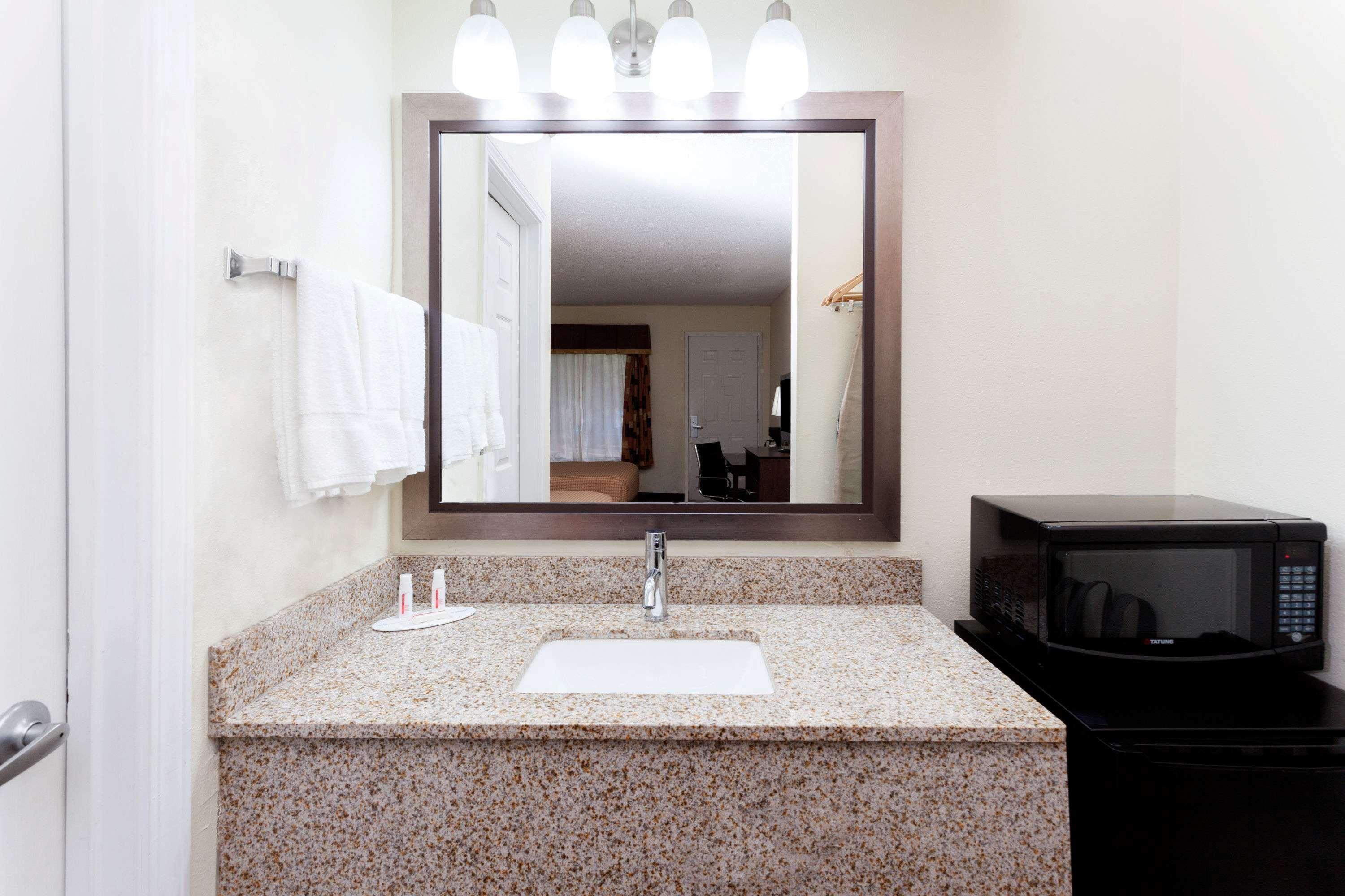 Super 8 By Wyndham Decatur/Dntn/Atlanta Area