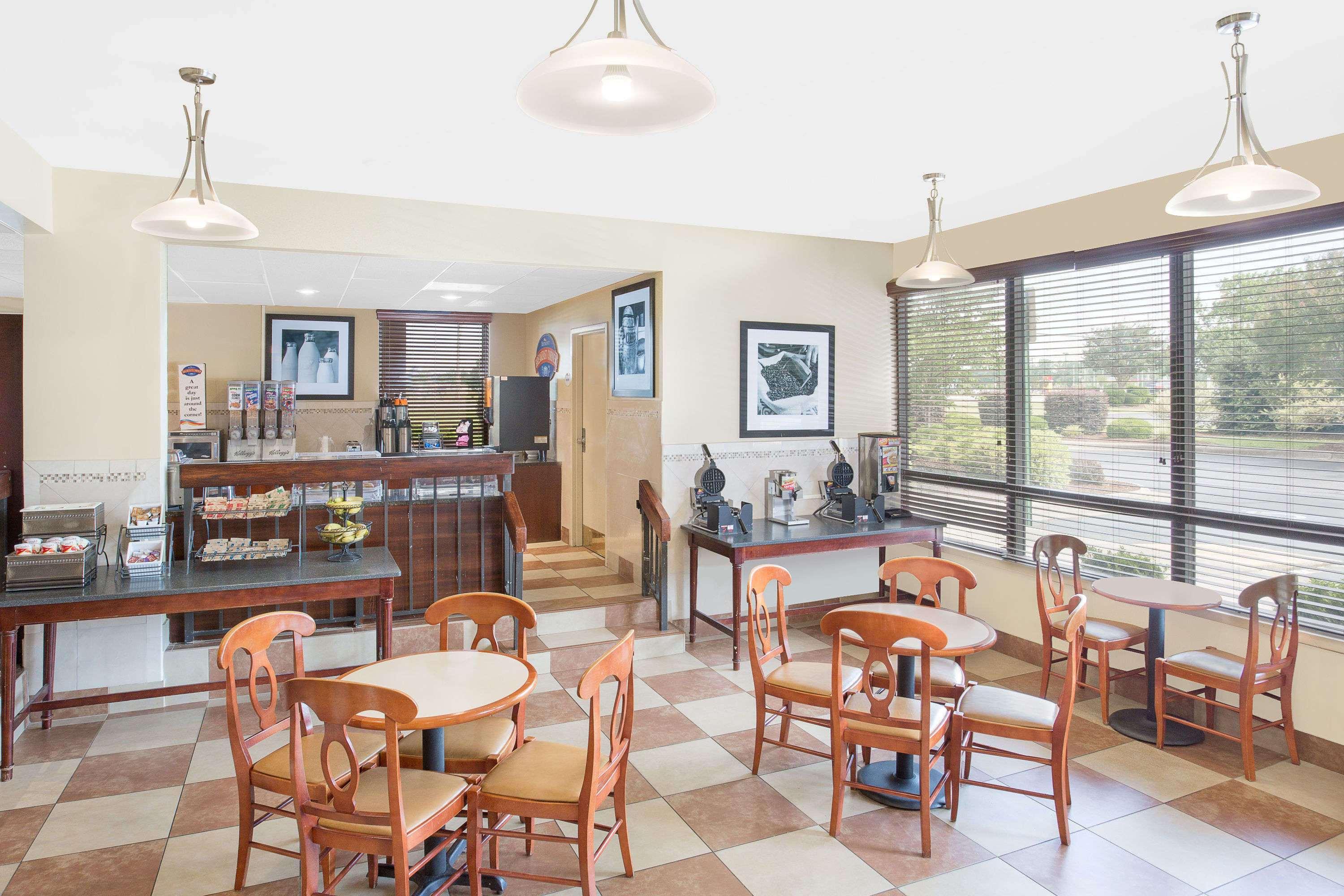 Baymont By Wyndham Greenville