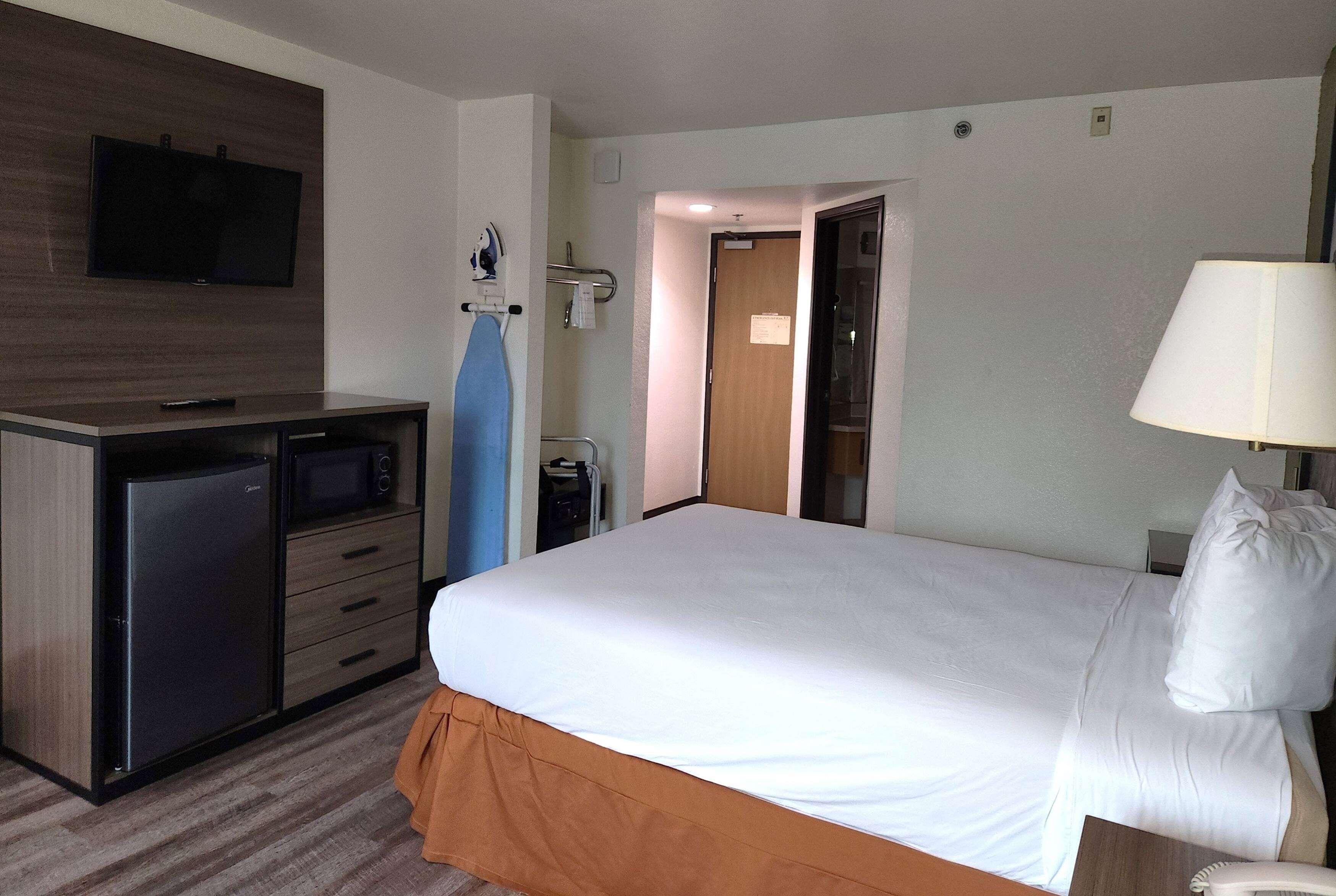 Super 8 by Wyndham Austin North/University Area