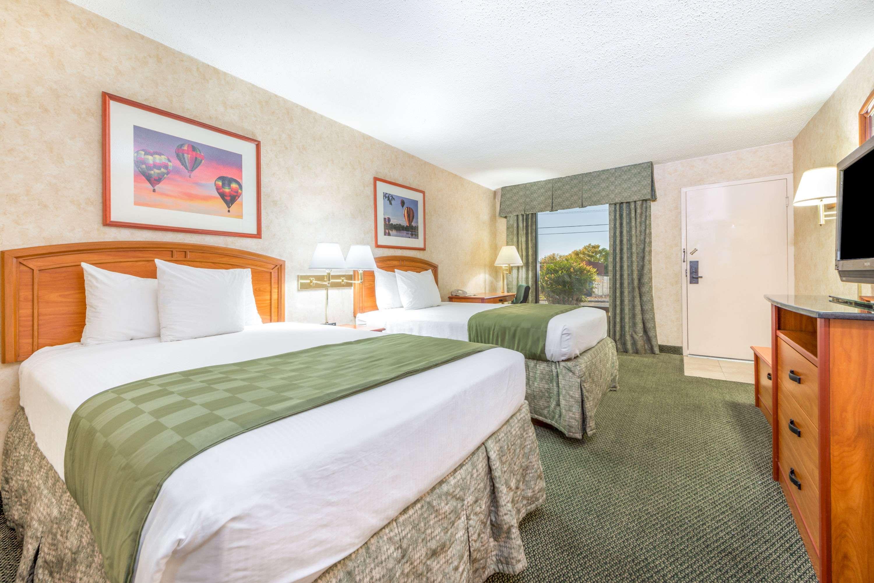 Days Inn & Suites By Wyndham Albuquerque North