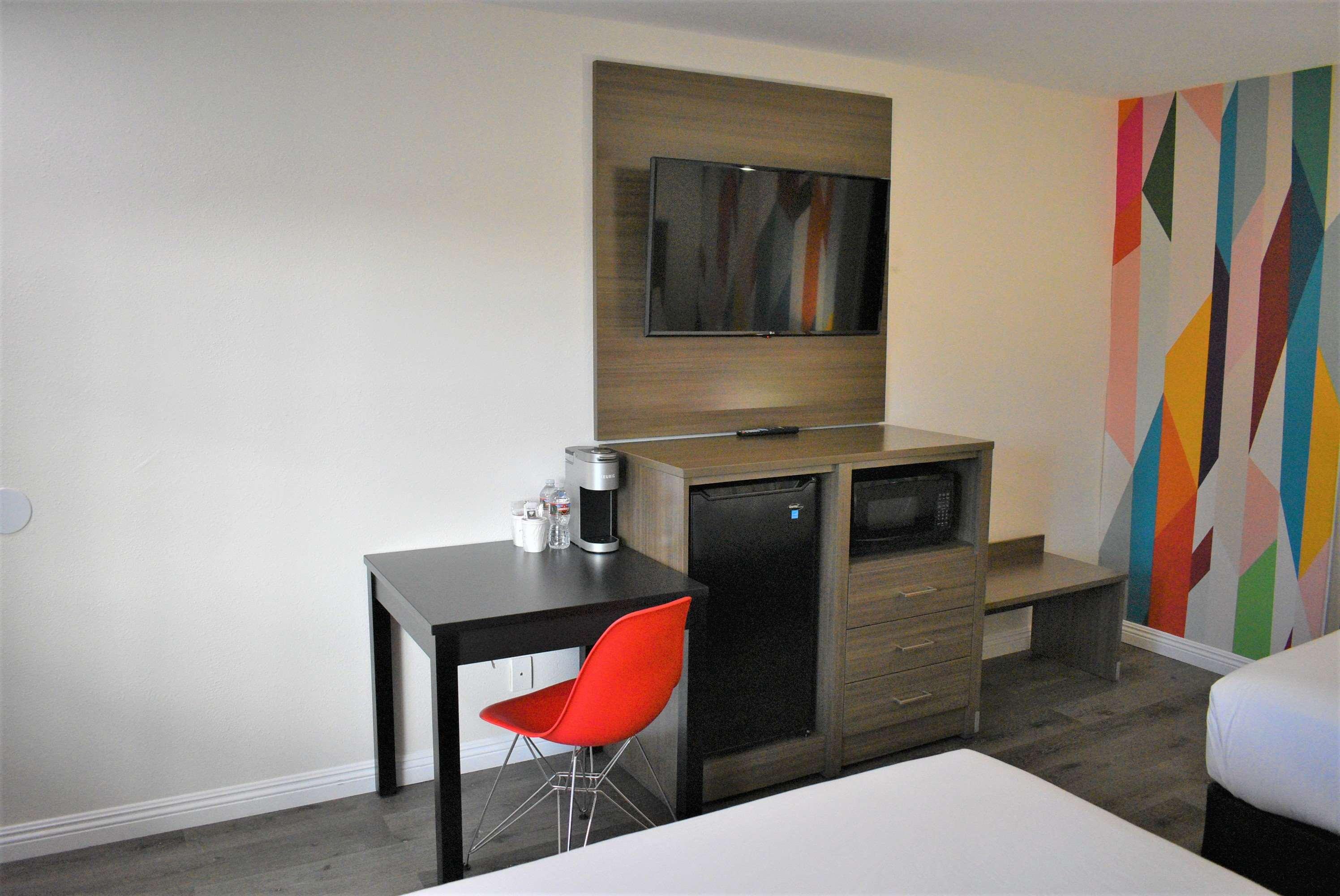 Signature Anaheim Maingate