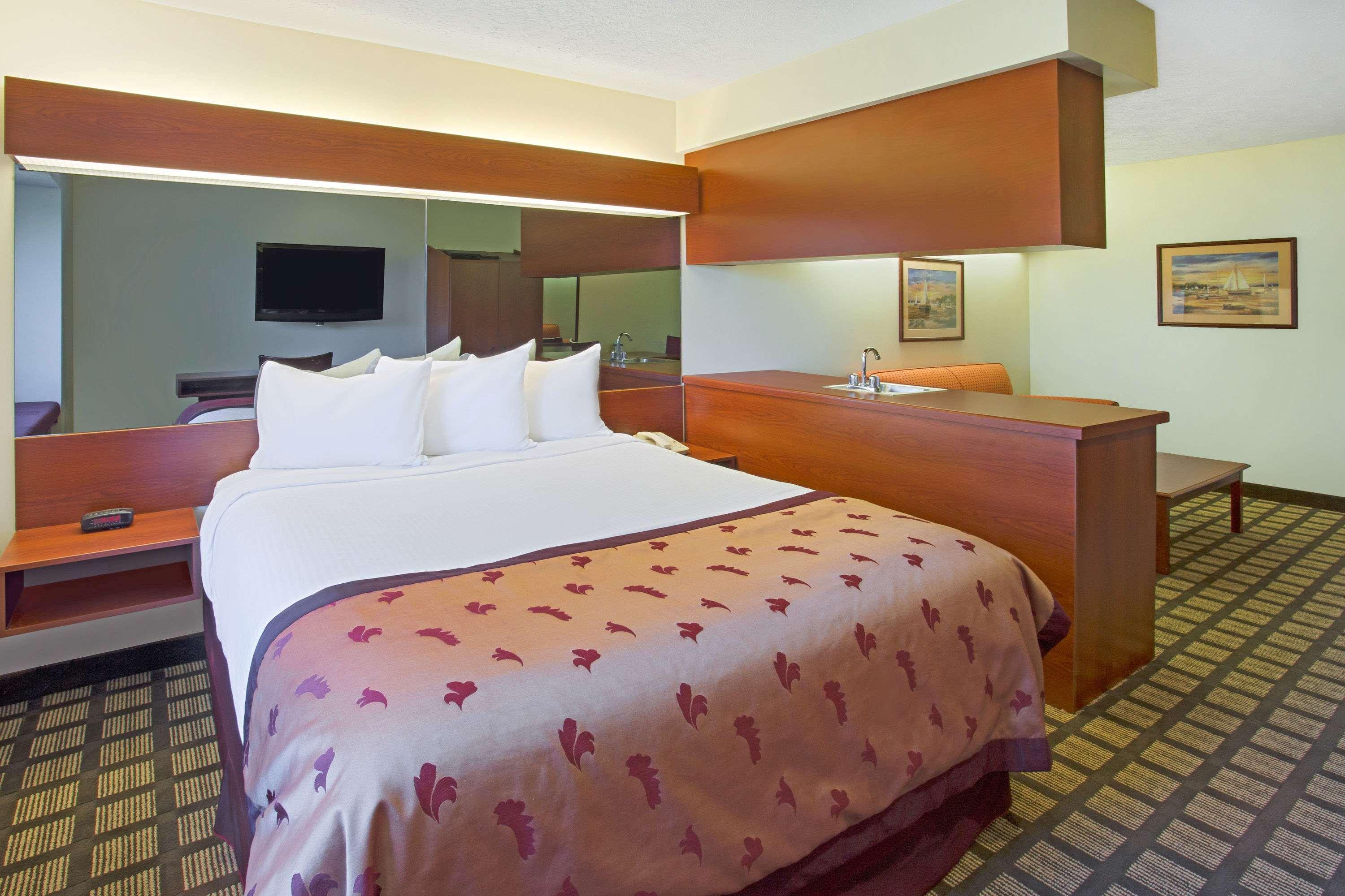 Microtel Inn & Suites By Wyndham Holland