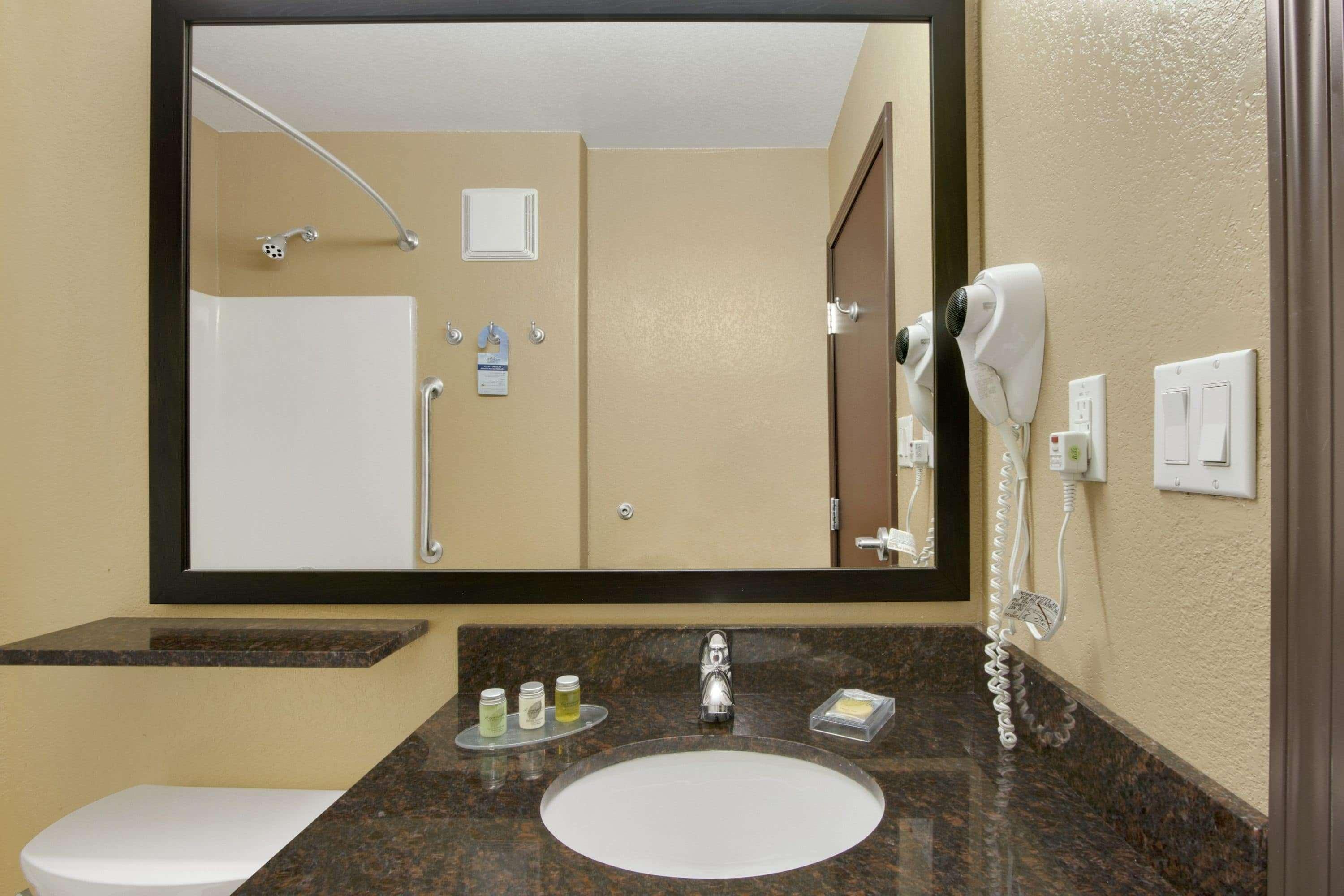 Microtel Inn & Suites By Wyndham Buda At Cabela's