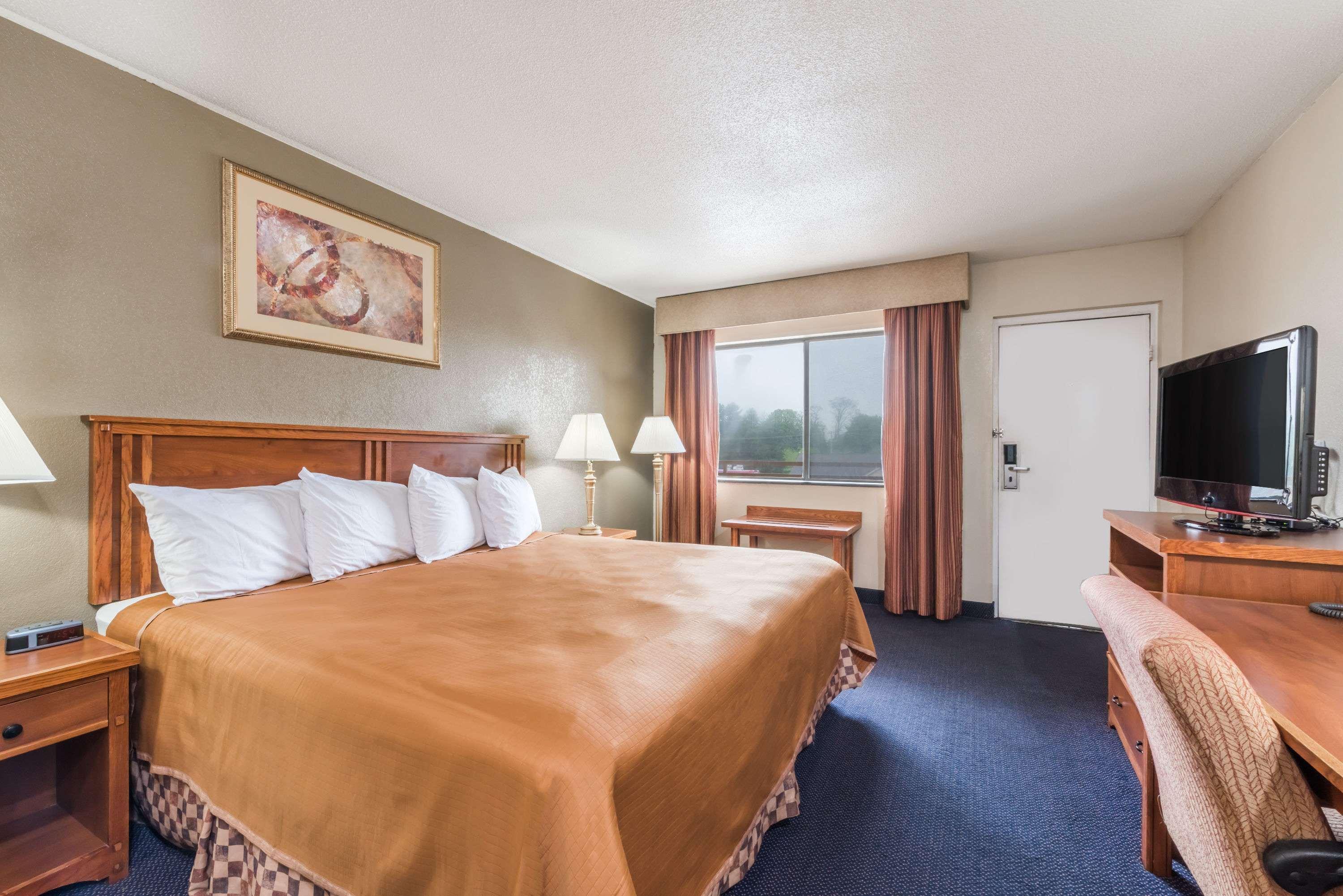 Travelodge by Wyndham Lancaster Amish Country