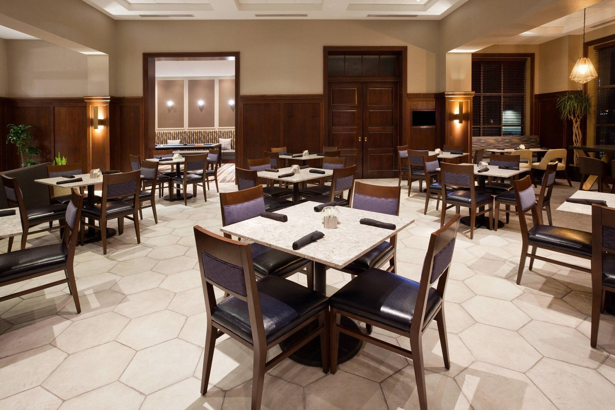 Sheraton St. Paul Woodbury Hotel