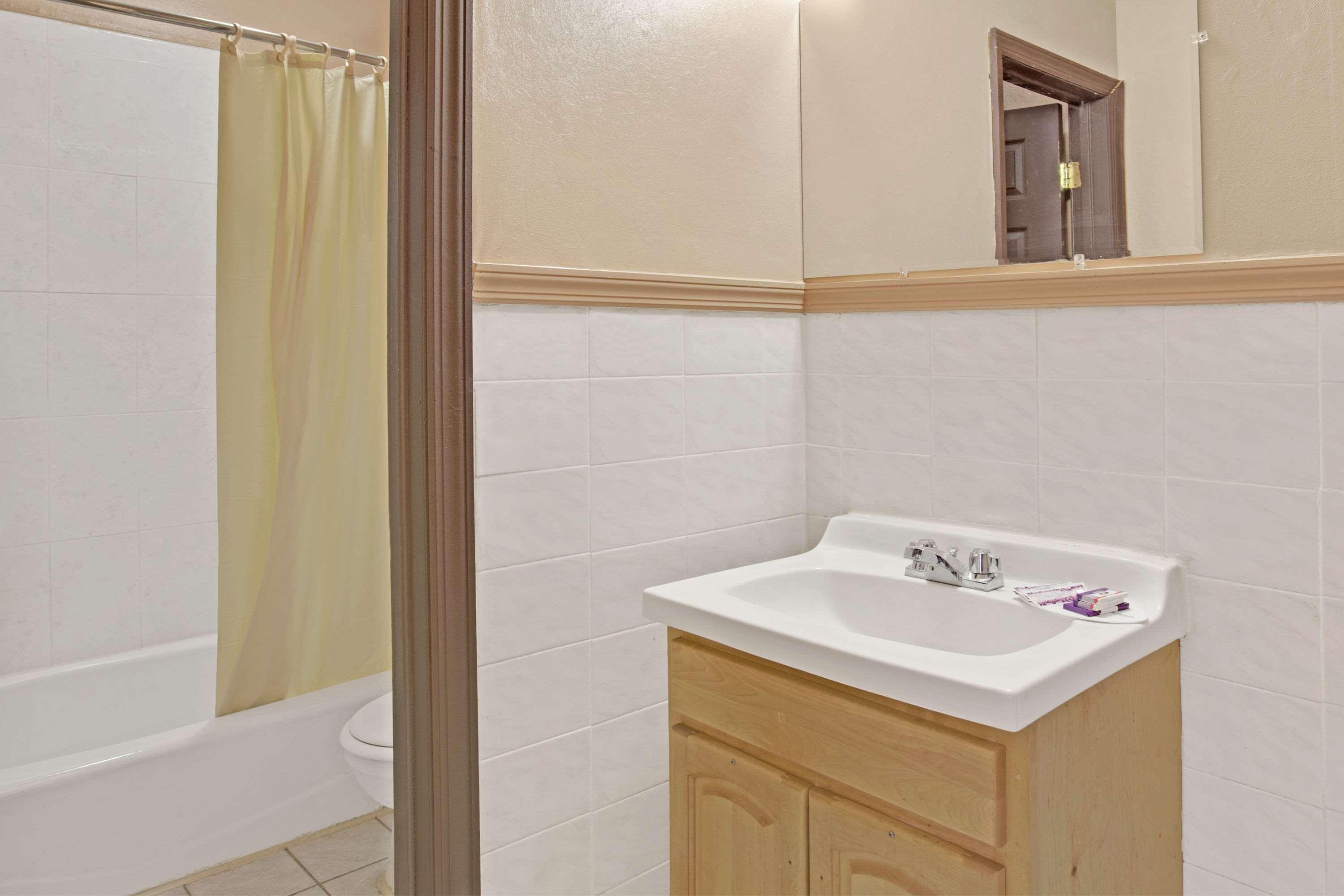 Knights Inn Pine Brook