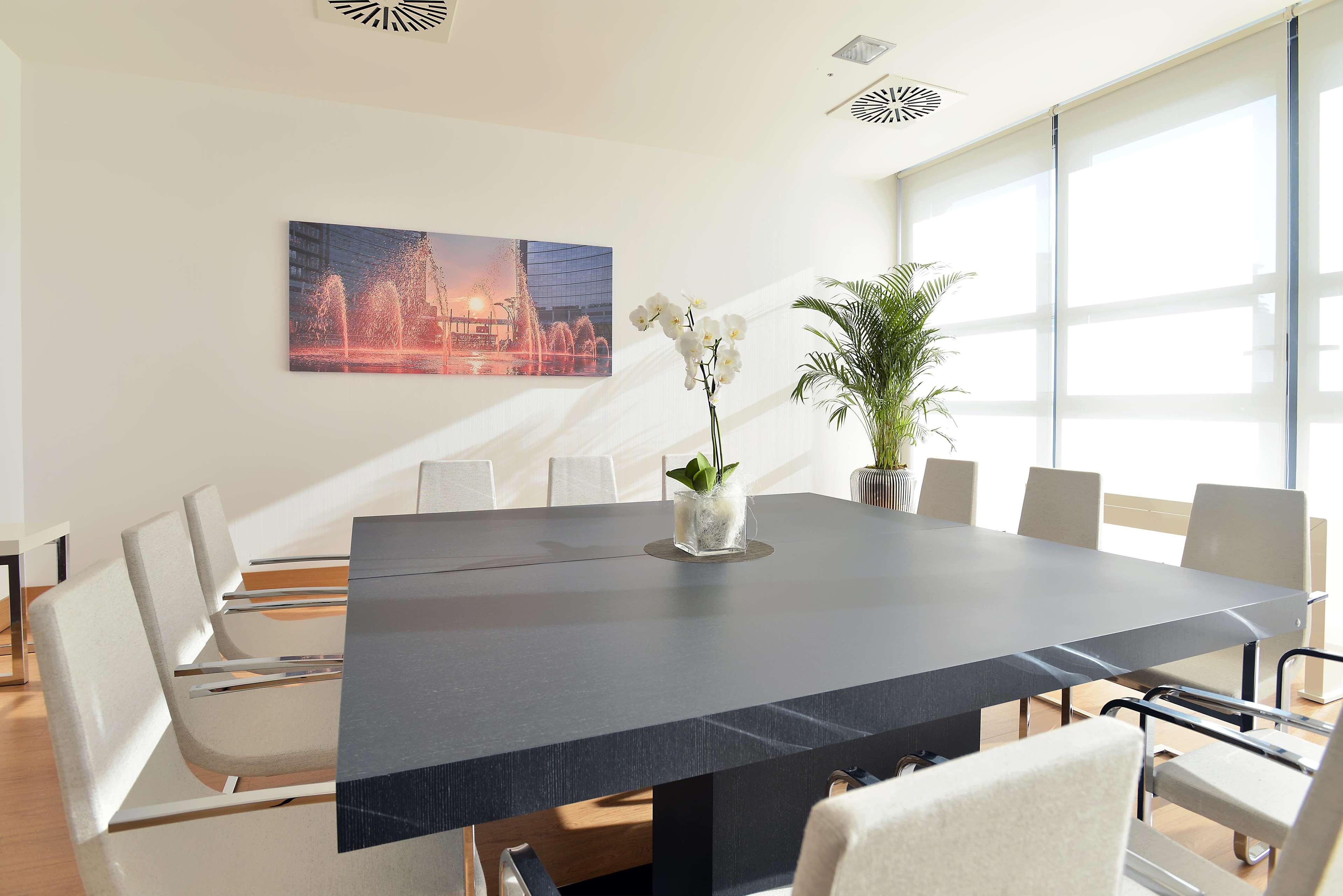 Hilton Garden Inn Milan North - photo