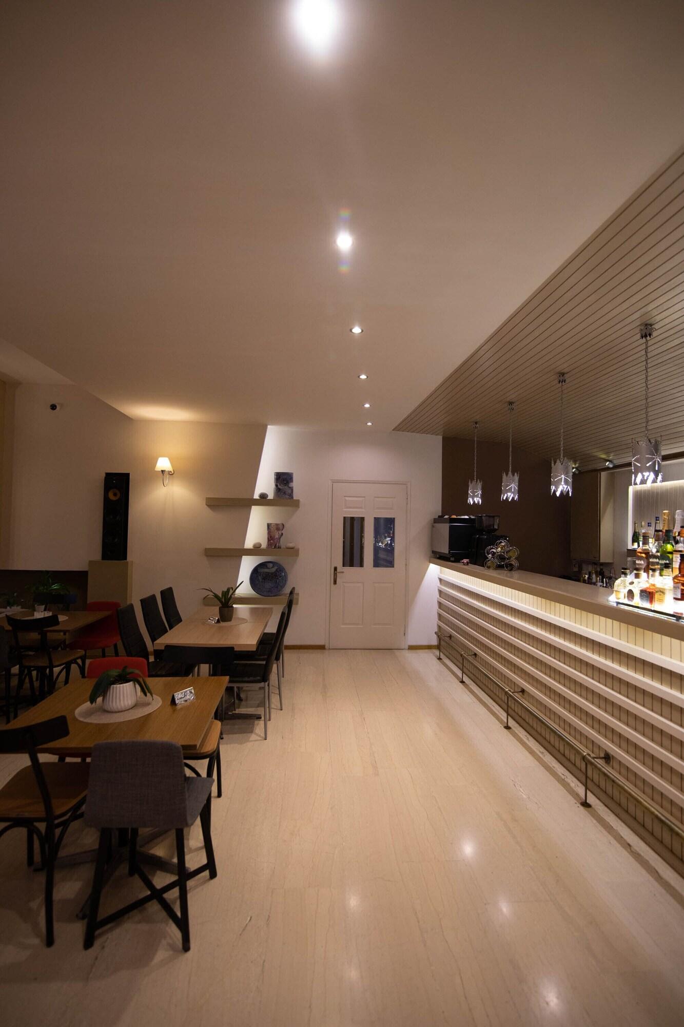 Nidimos Hotel