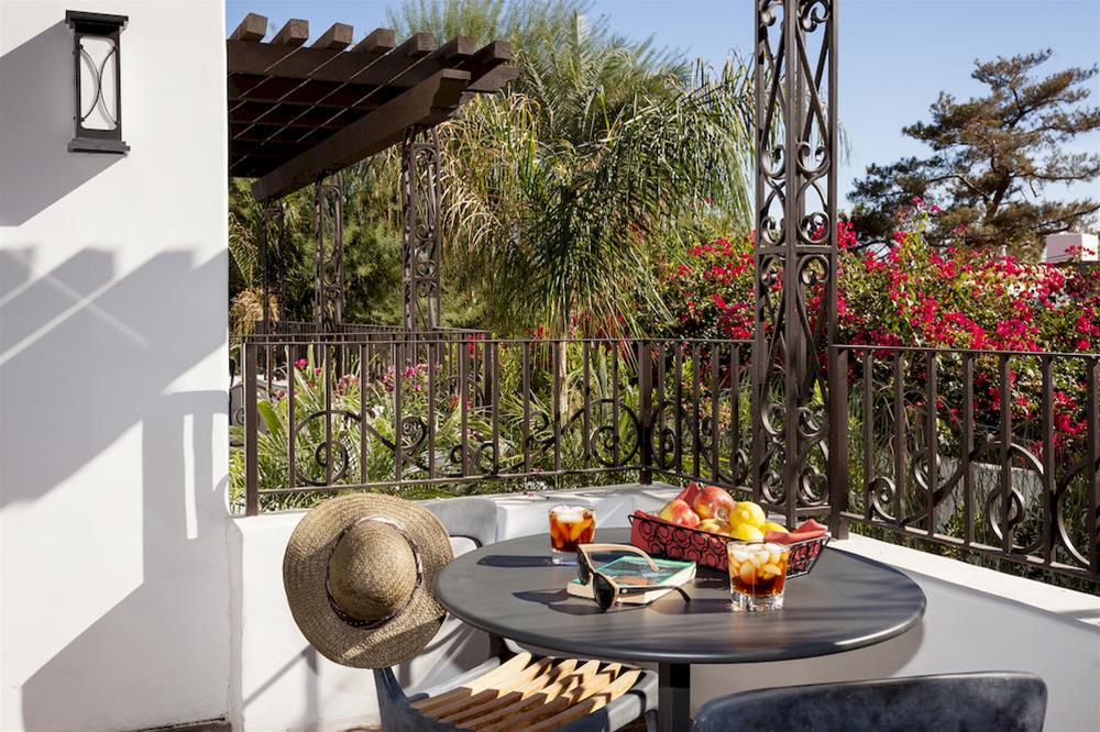 Triada Palm Springs, Autograph Collection by null