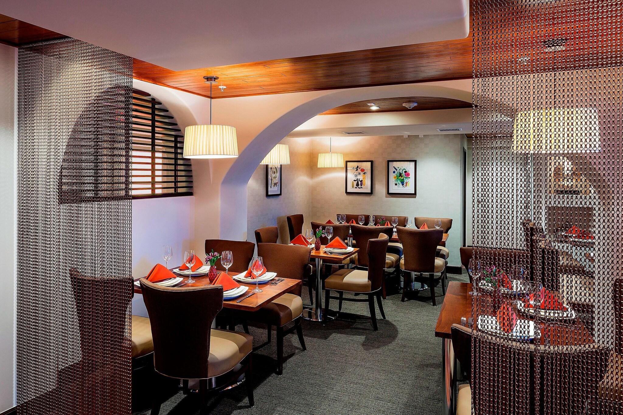 Triada Palm Springs, Autograph Collection by null