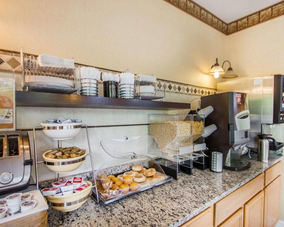 Econo Lodge Inn & Suites Old Saybrook - Westbrook