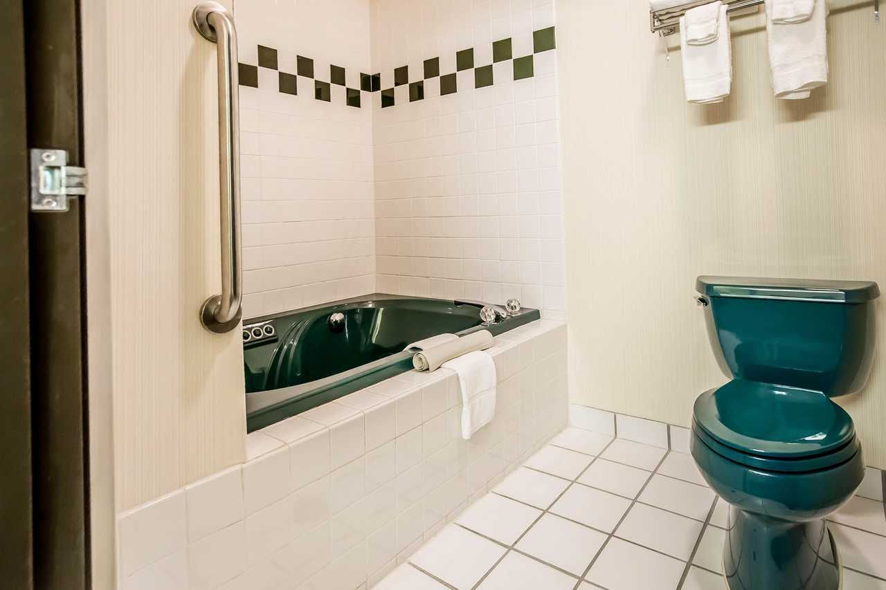 Quality Inn & Suites Mendota Near I-39
