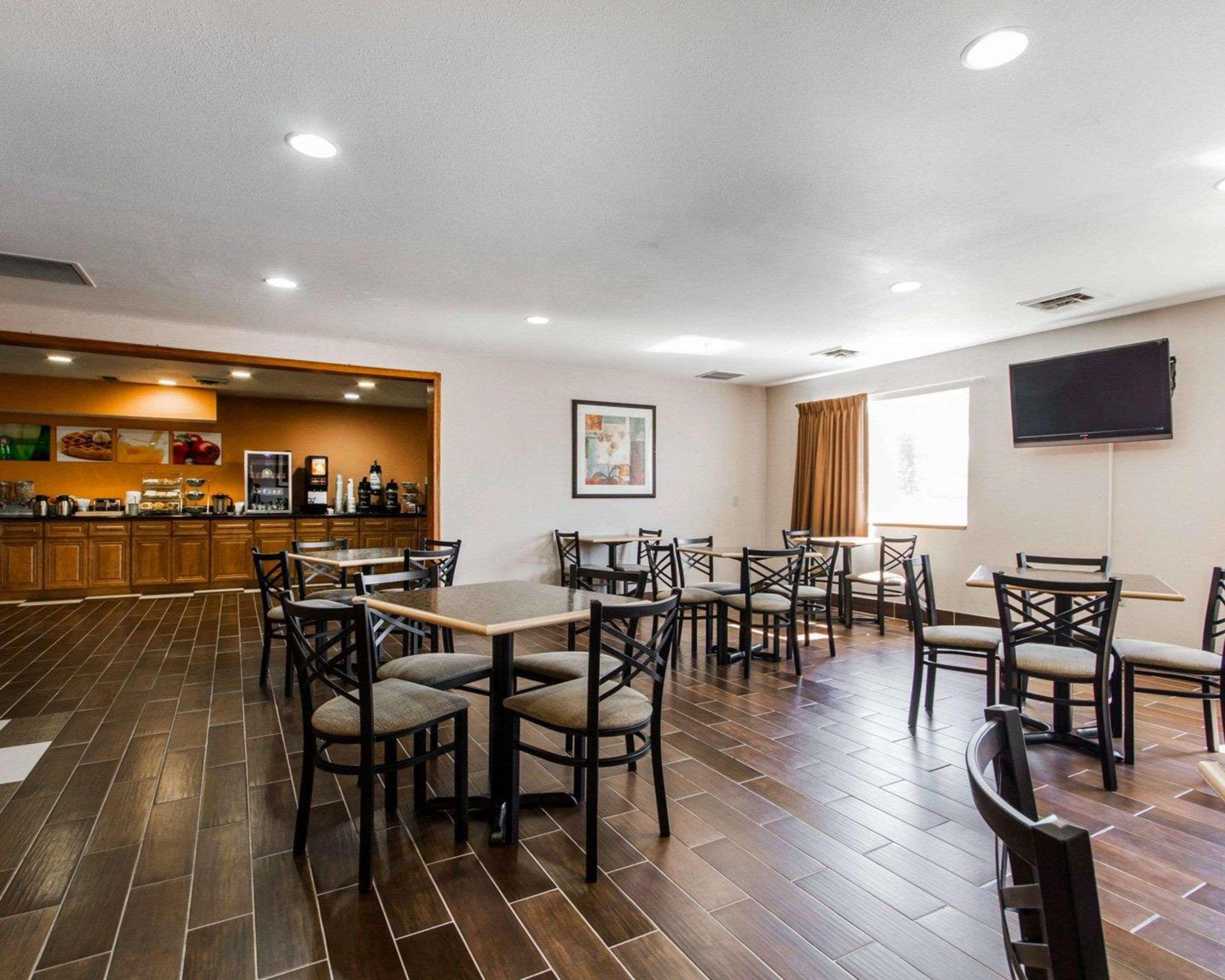 Quality Inn & Suites Stoughton- Madison South