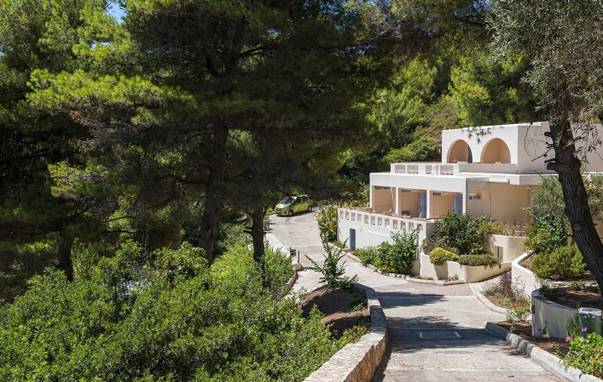 Alonissos Beach Bungalows & Suites Hotel