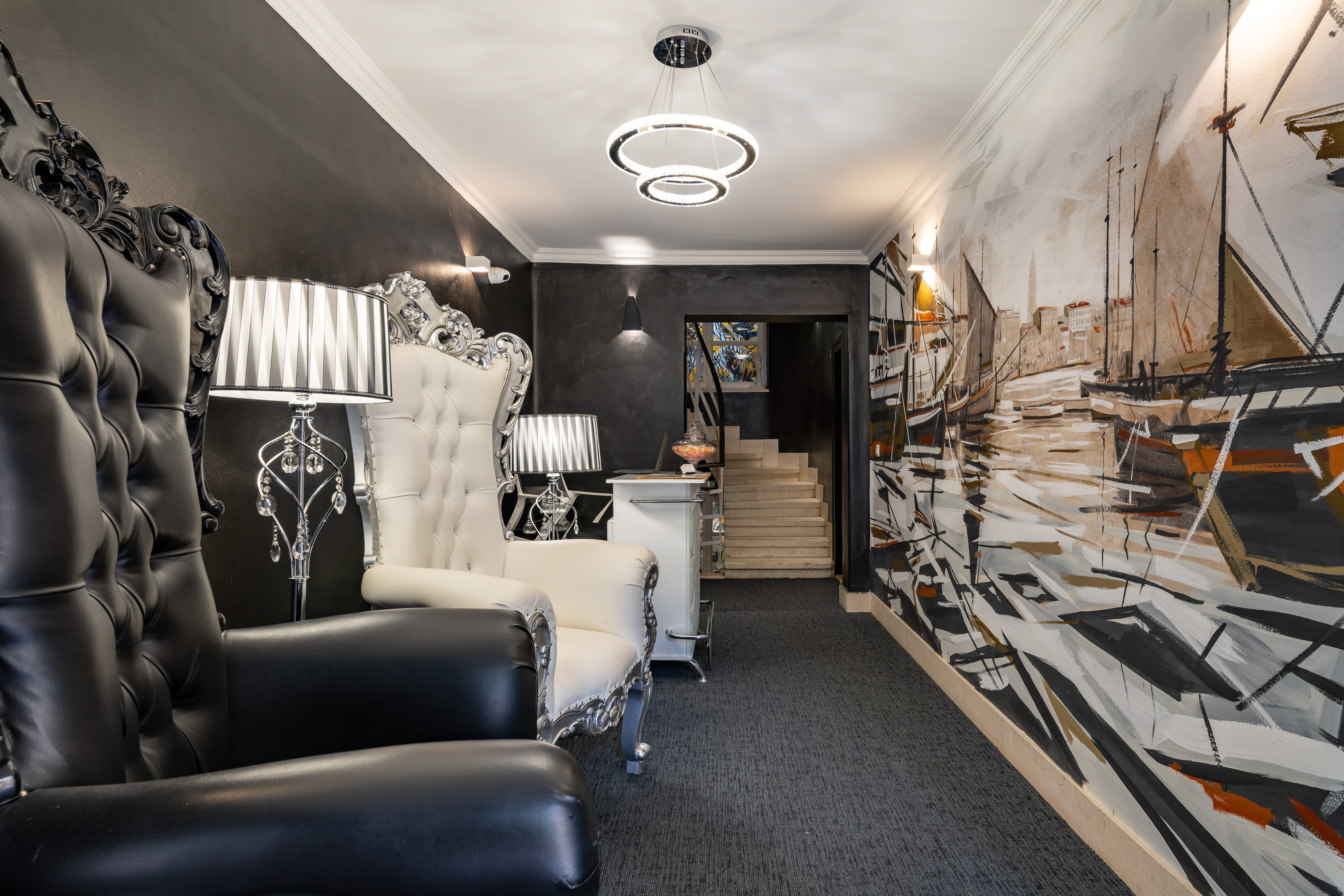 Galeria Valeria Downtown - Quaint & Elegant Hotels - фото