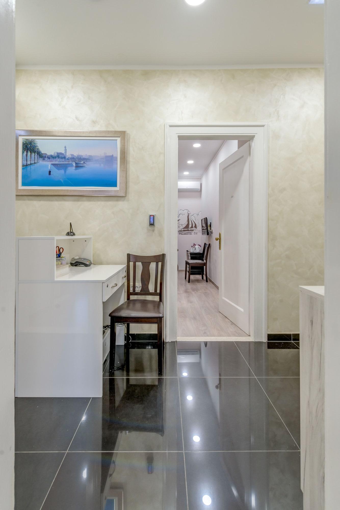 Metropole Luxury Rooms - фото