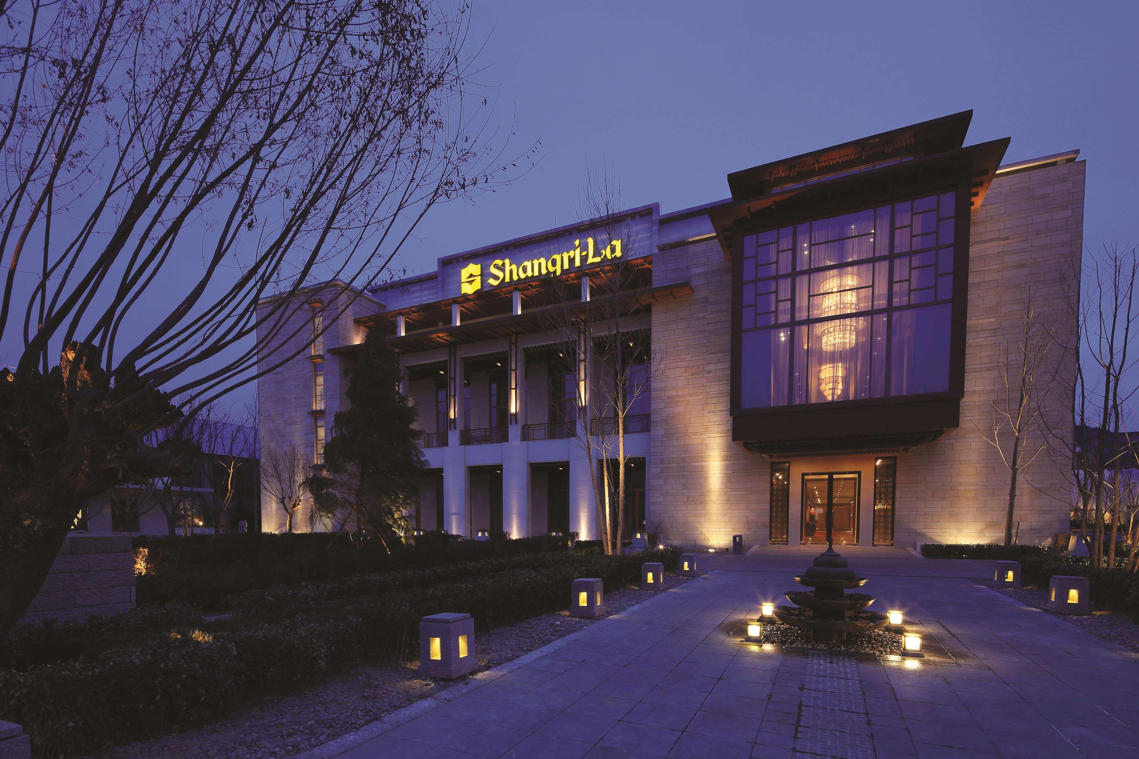 Shangri La Hotel Lhasa by null