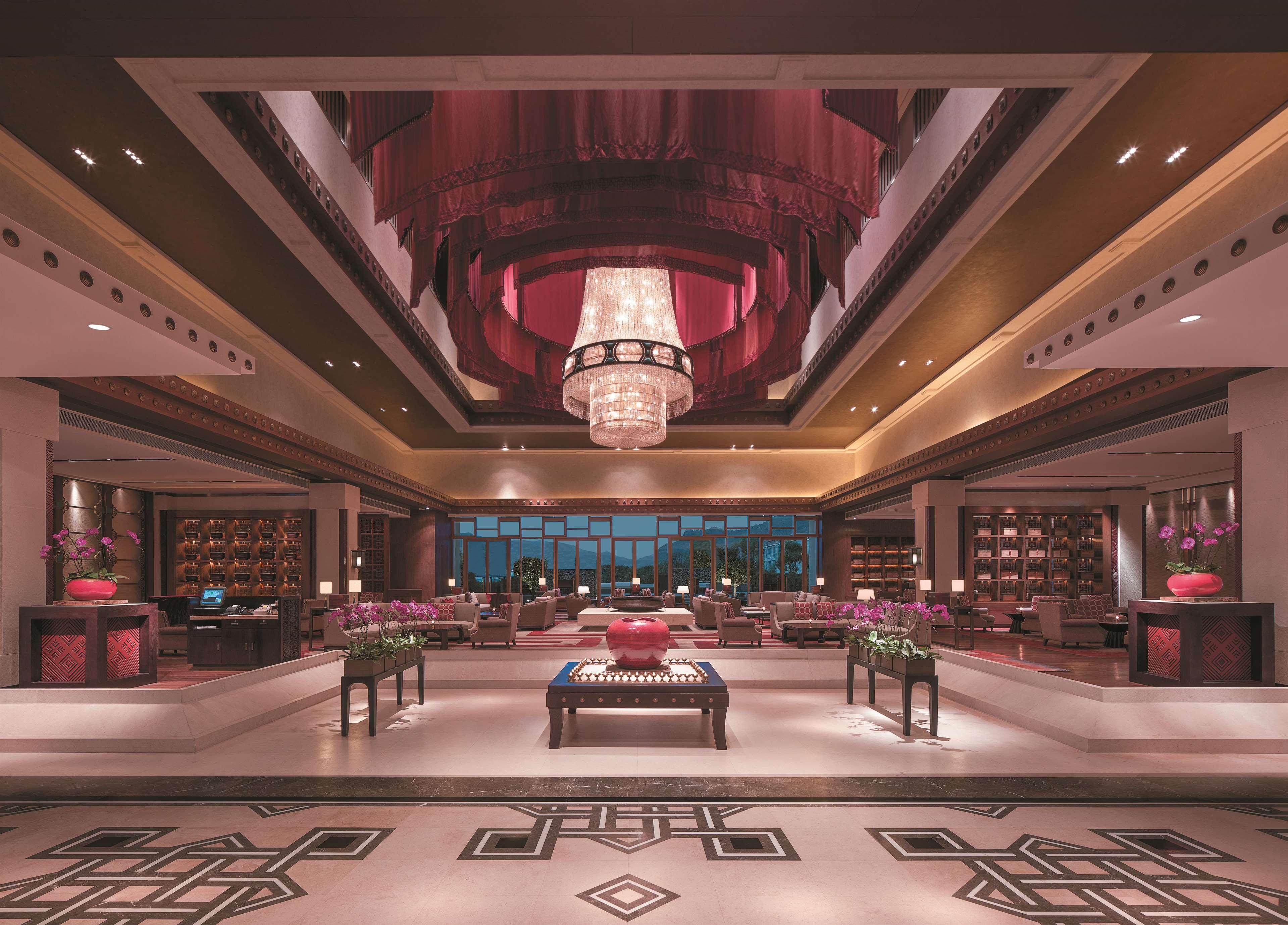 Shangri La Hotel Lhasa by null