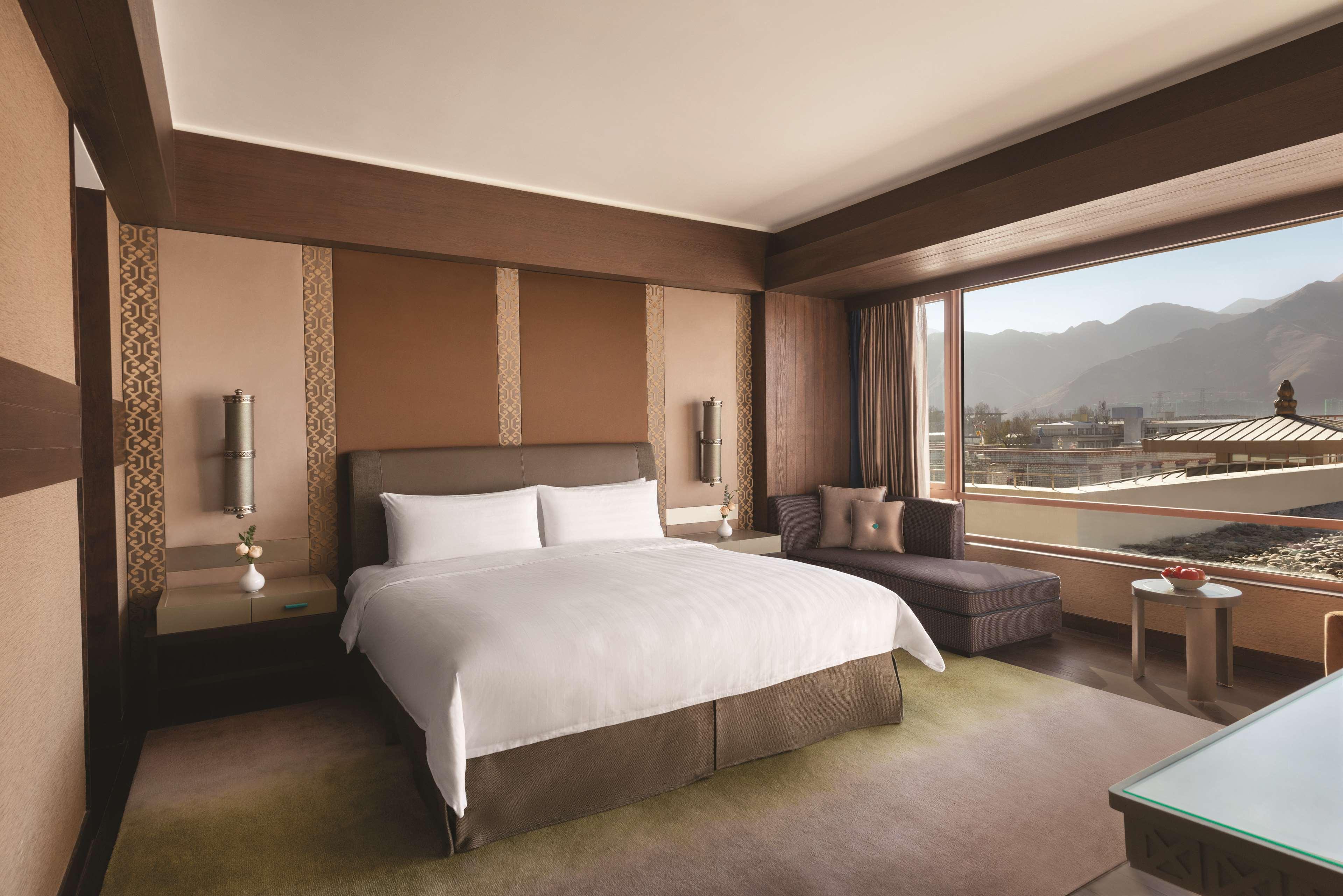 Shangri La Hotel Lhasa by null