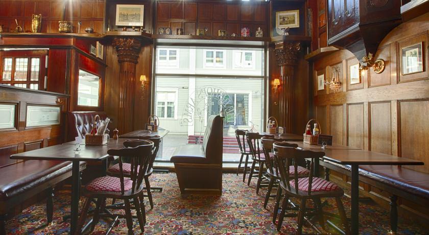 Hotel Bishops Arms Pitea