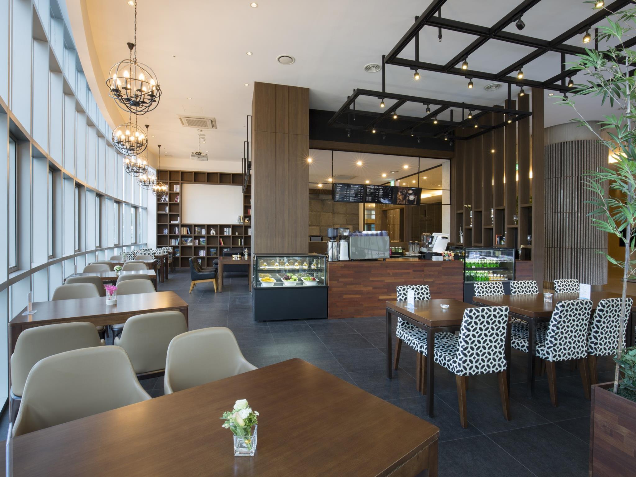 I Square Hotel