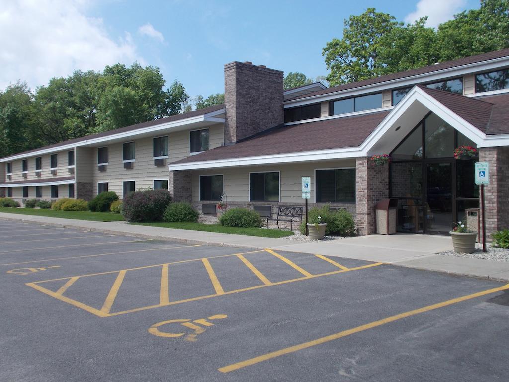 Boarders Inn & Suites by Cobblestone Hotels - Ripon image