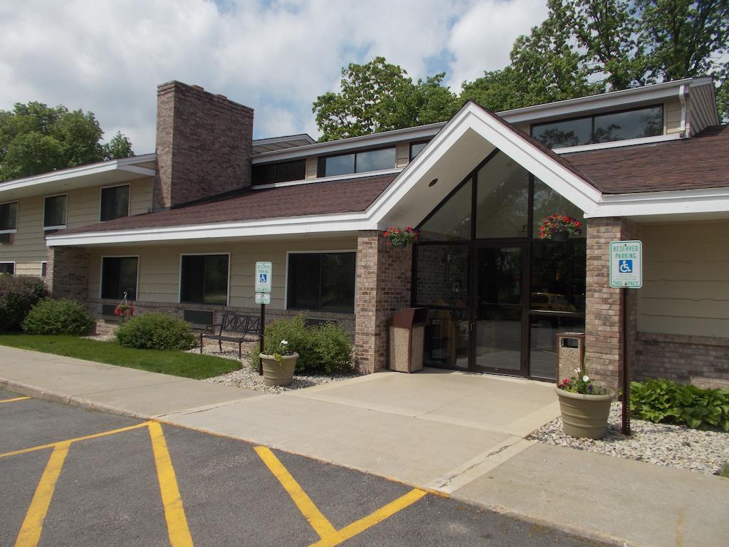 Boarders Inn & Suites by Cobblestone Hotels - Ripon image
