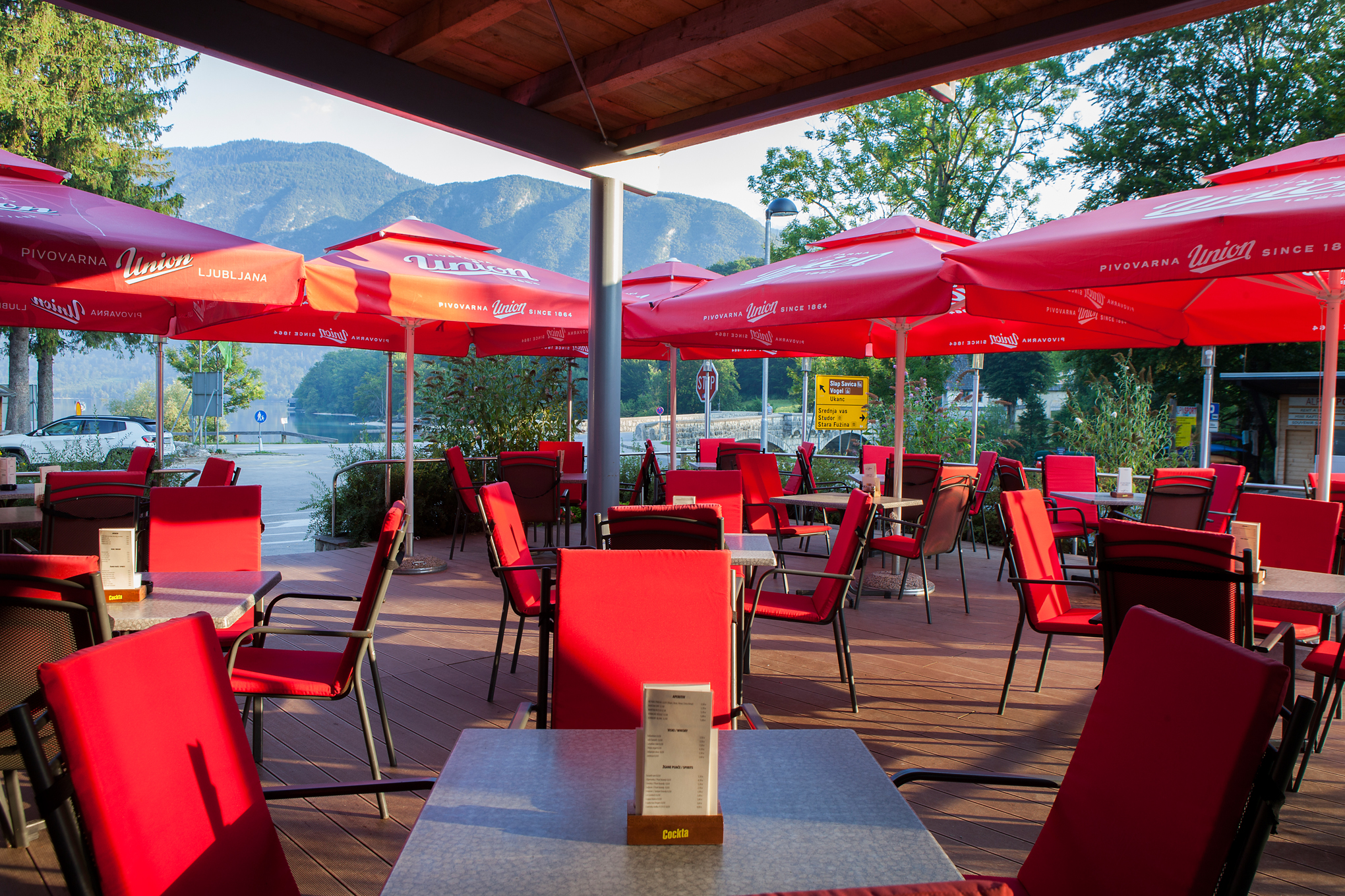 Hotel Jezero by null