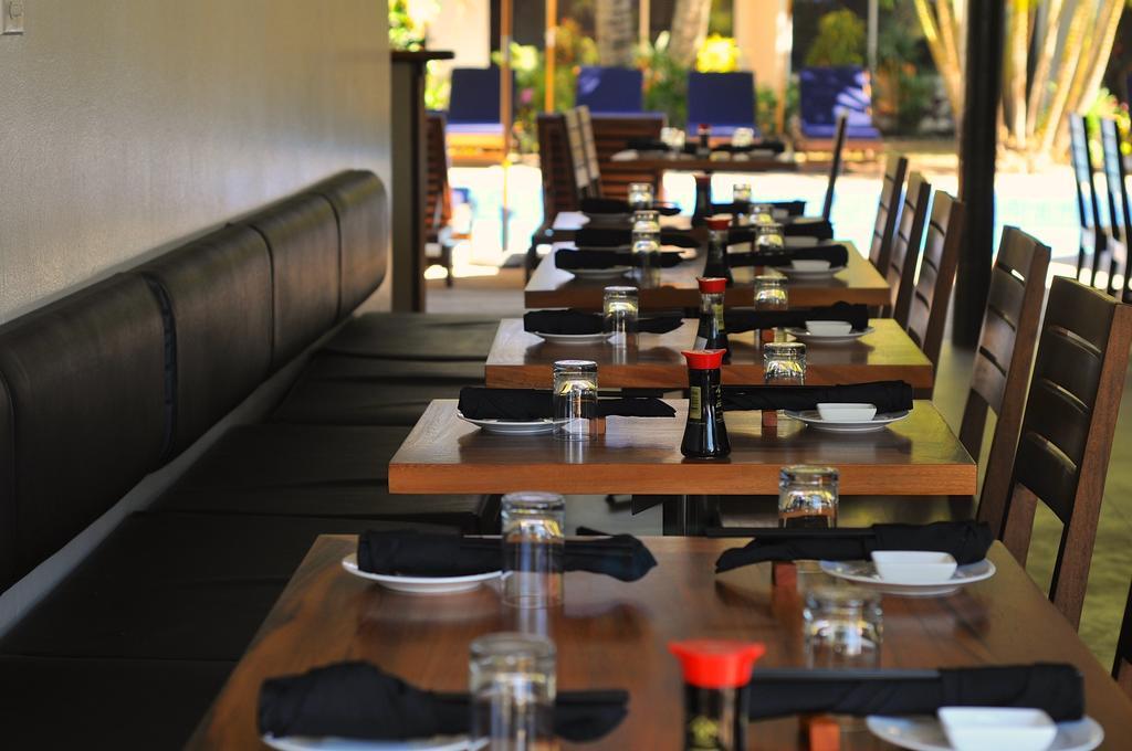 Oasis Palms Hotel