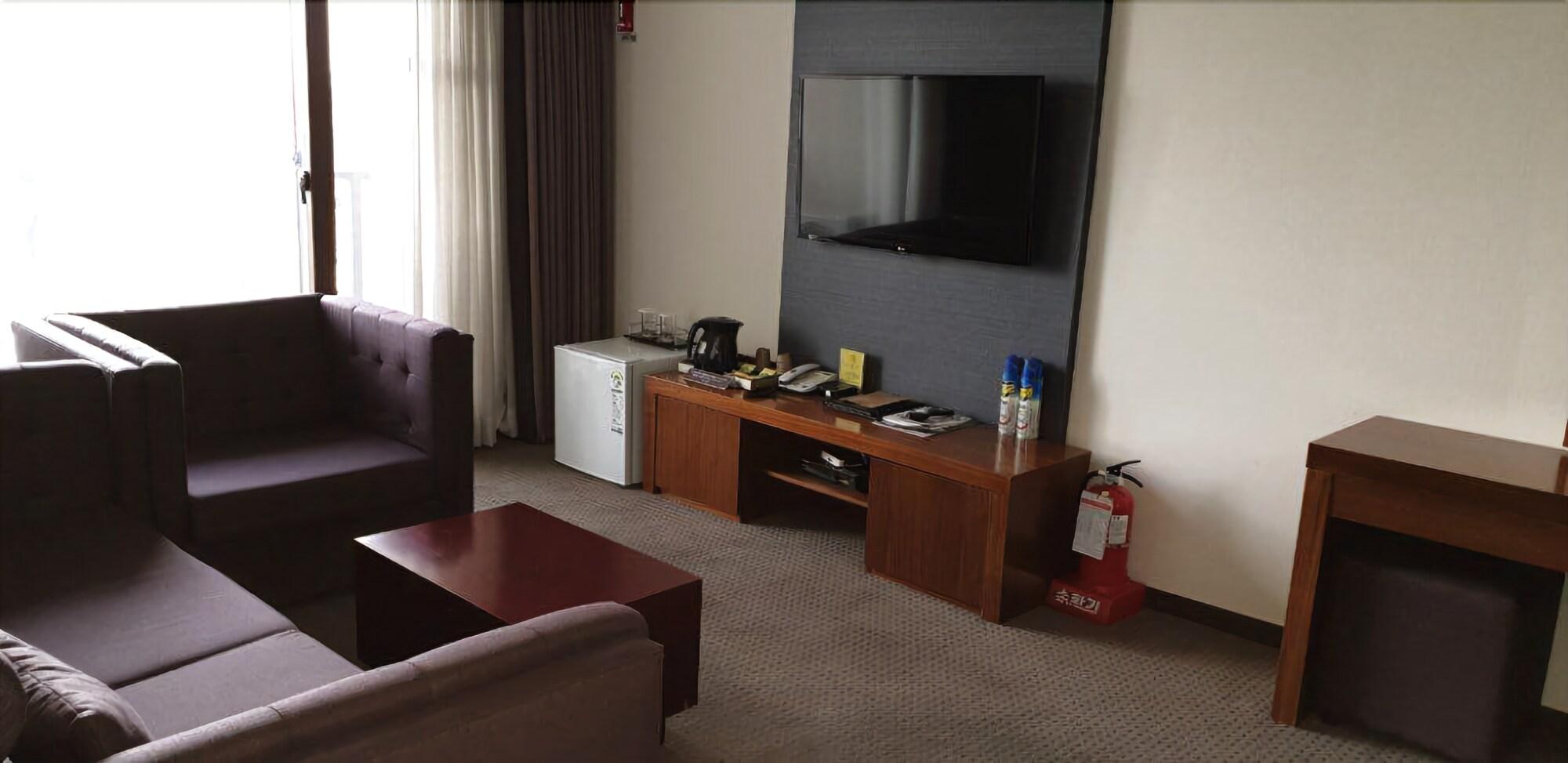 Hotel The Base