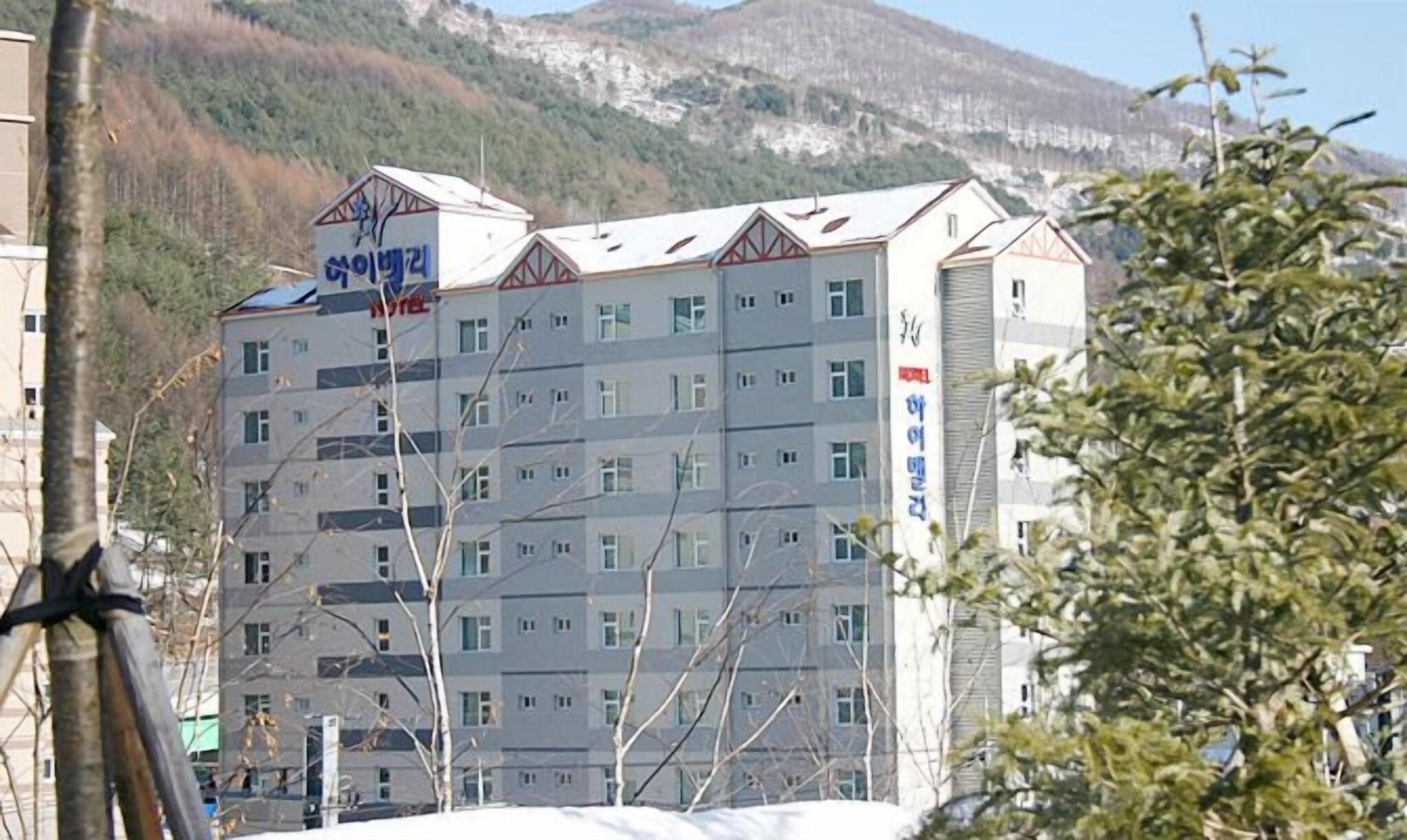 Goodstay HighValley Hotel
