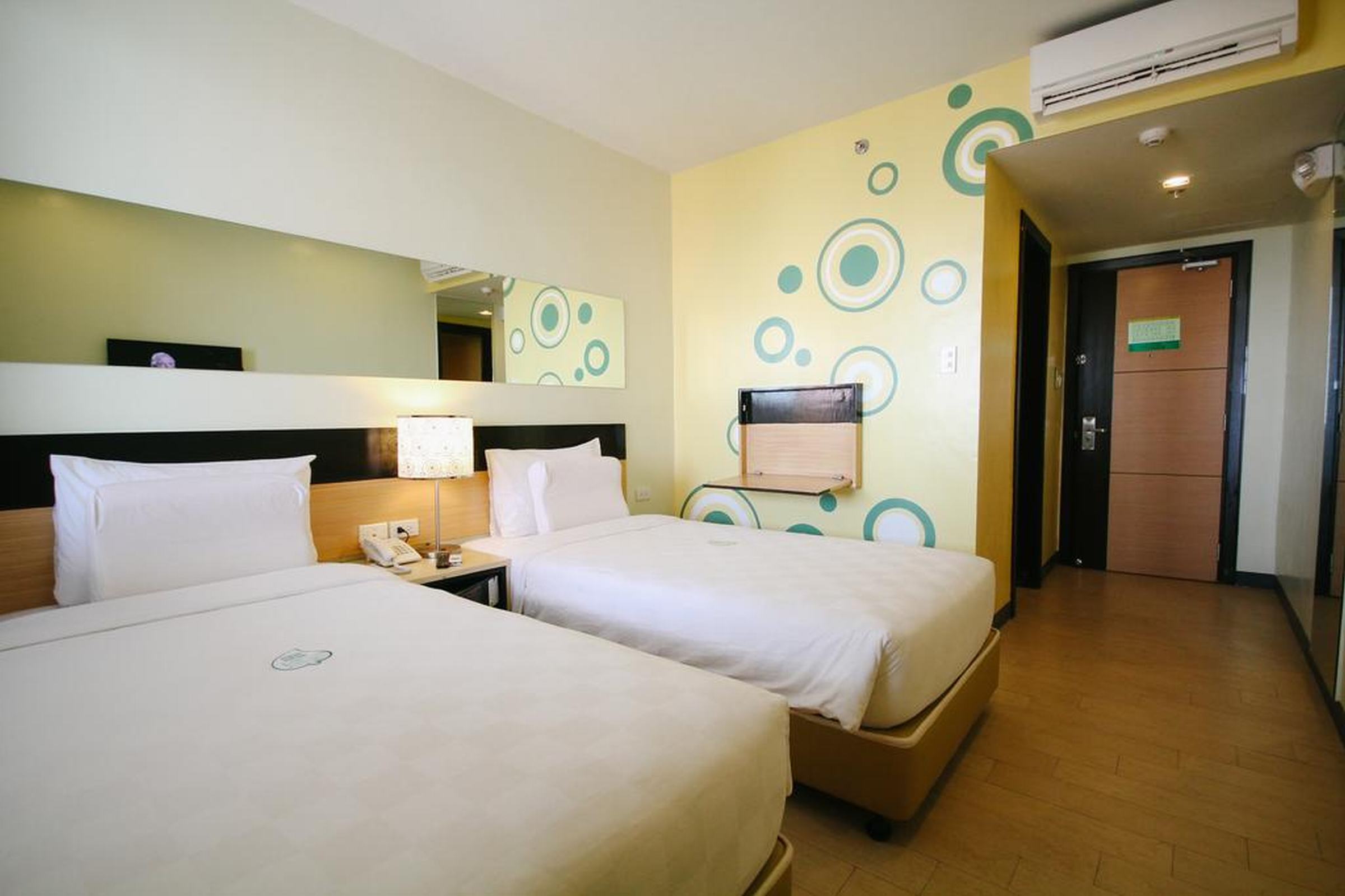 Go Hotels Iloilo by null