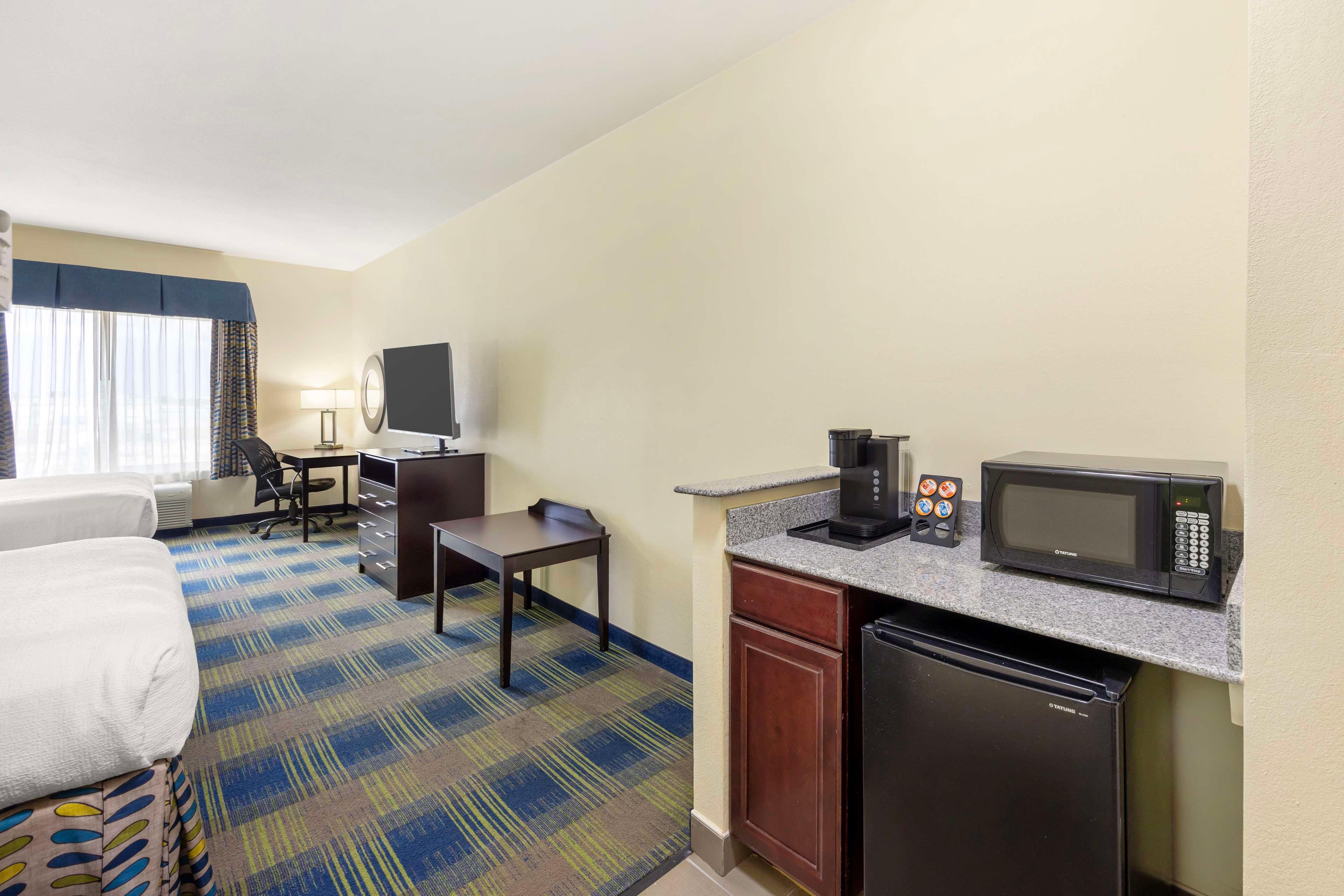 Best Western Plus Pratt