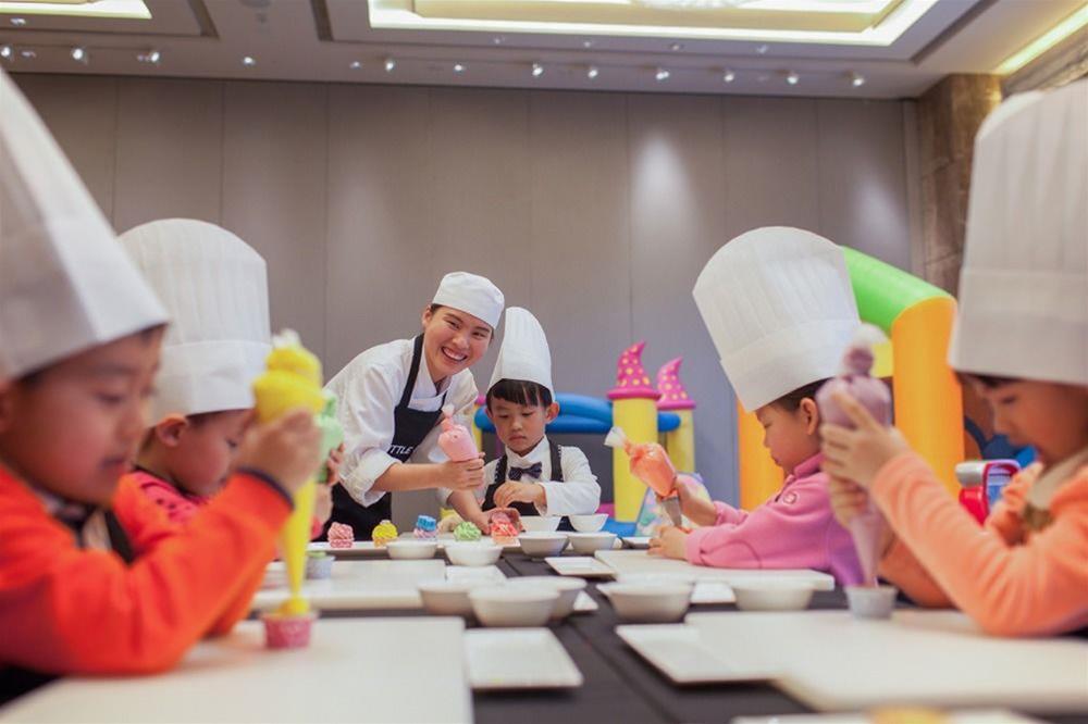 Four Seasons Hotel Shenzhen by null