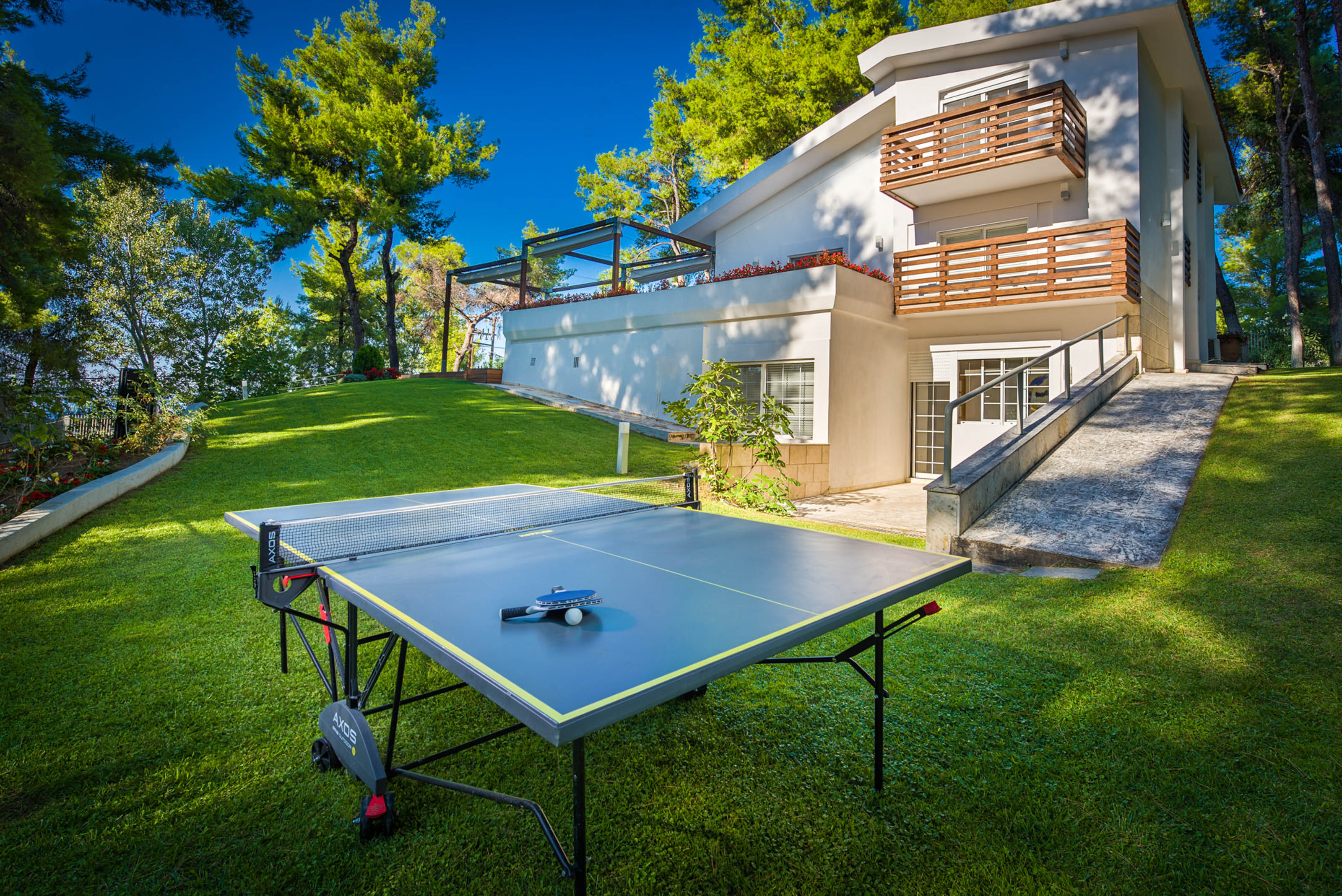 The White Villa At Sani - attēls