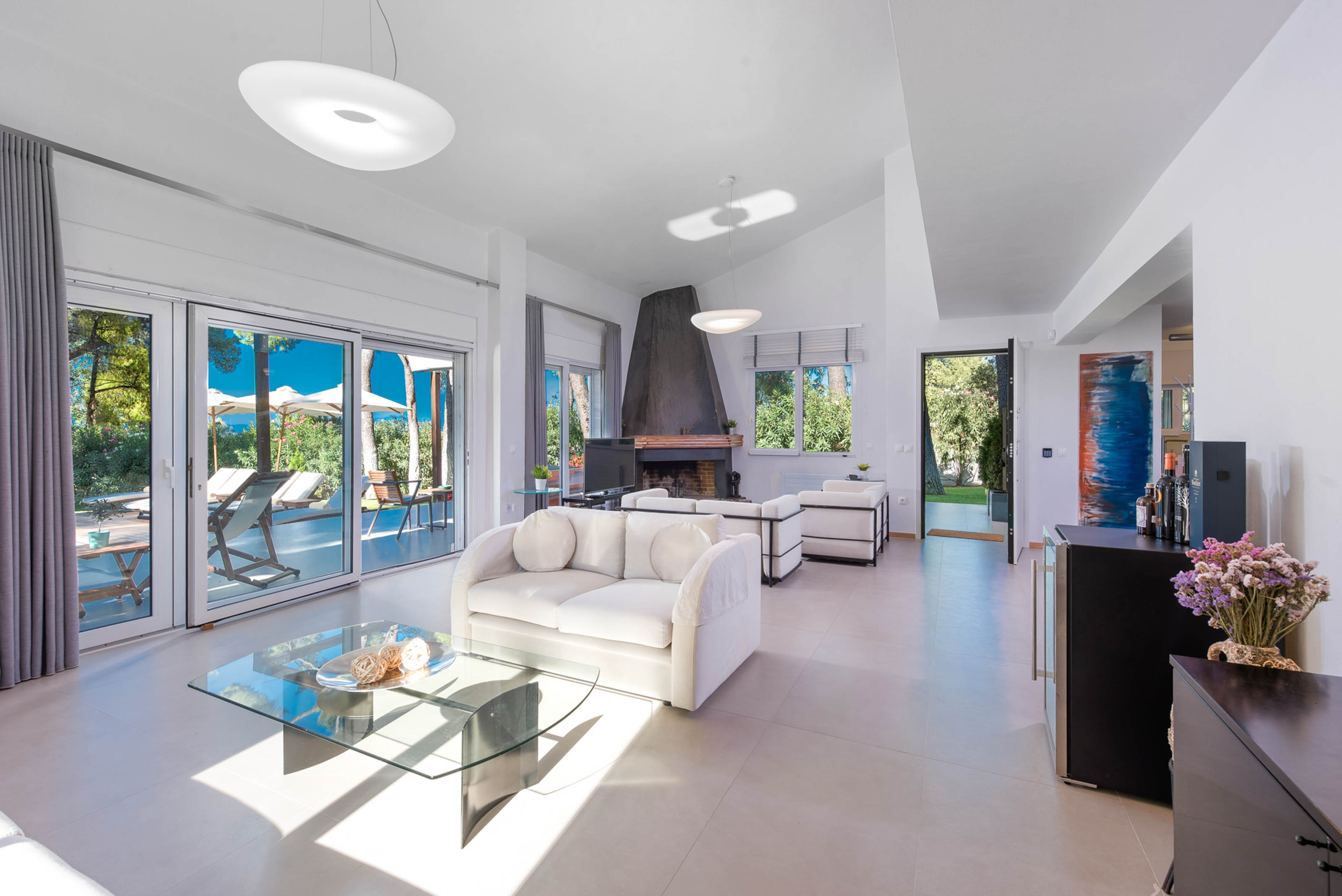 The White Villa At Sani - attēls