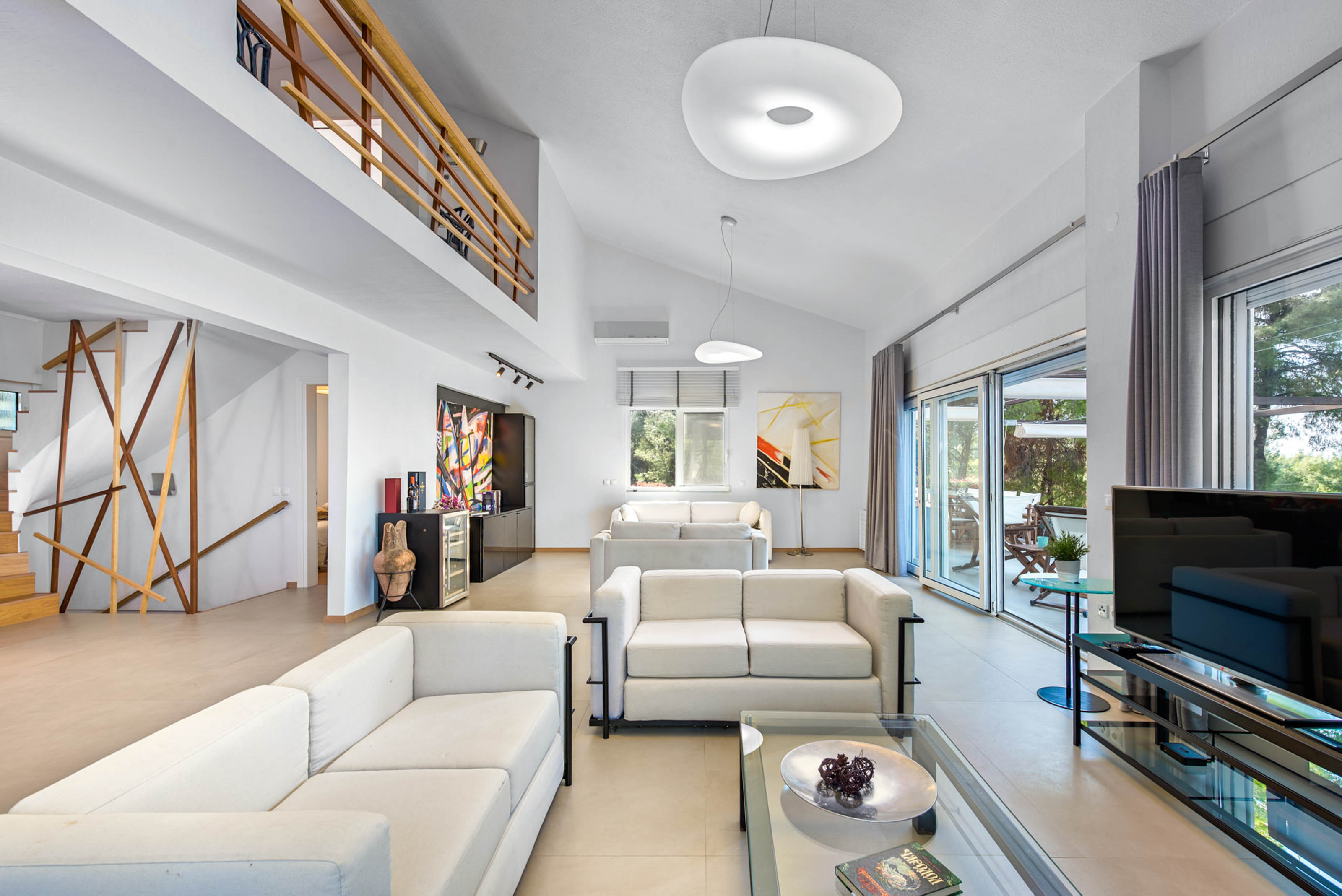 The White Villa At Sani - attēls