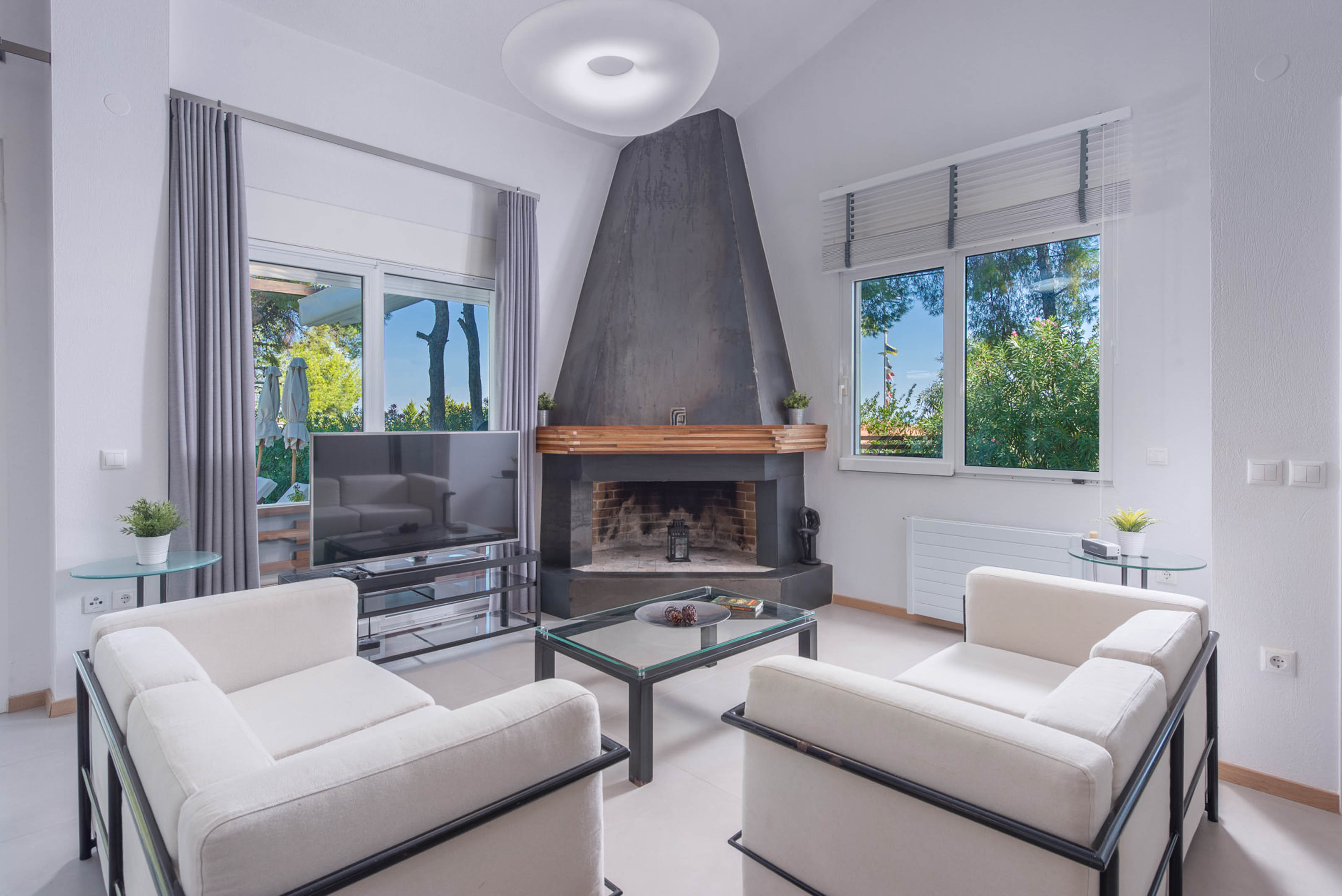 The White Villa At Sani - attēls