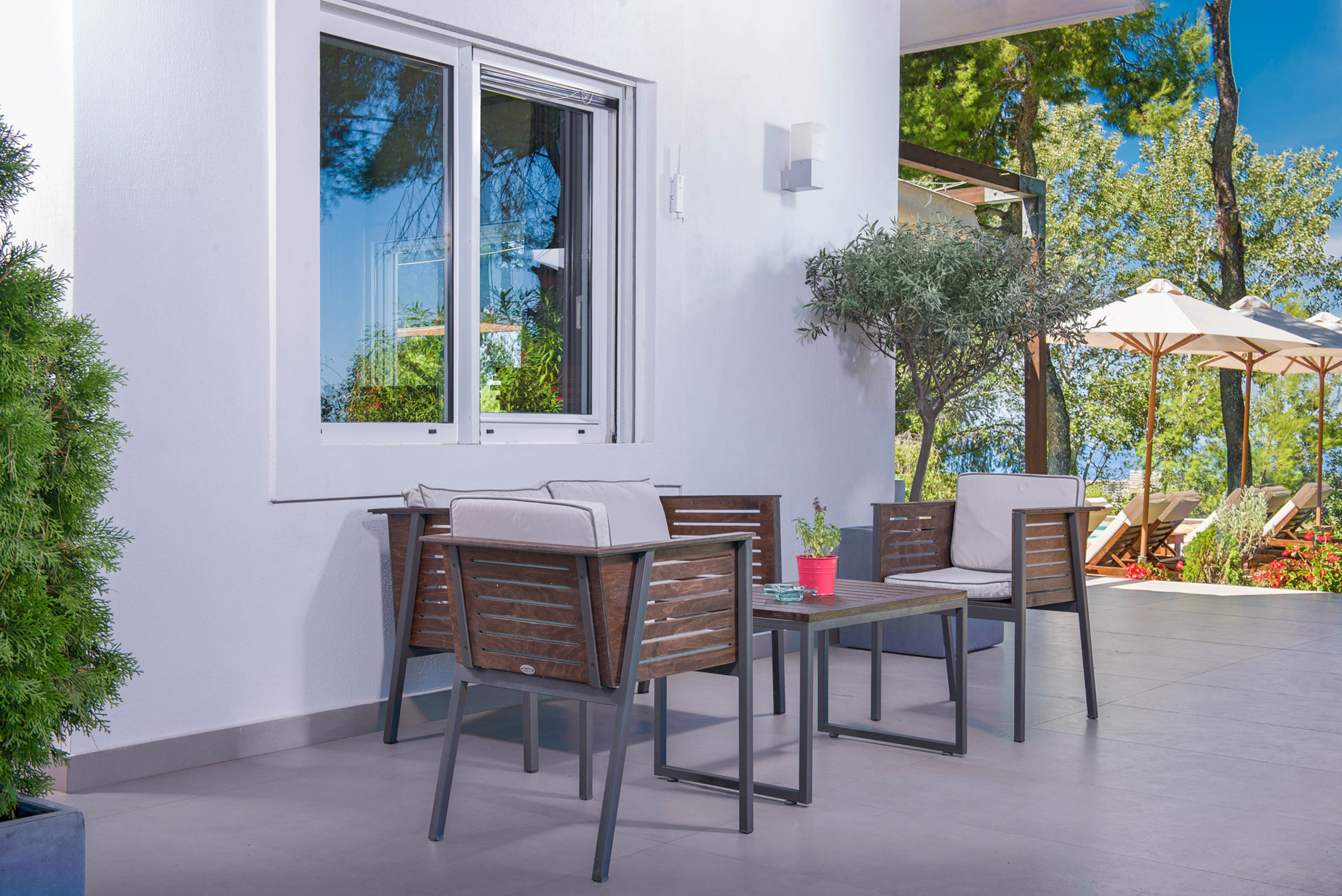 The White Villa At Sani - attēls