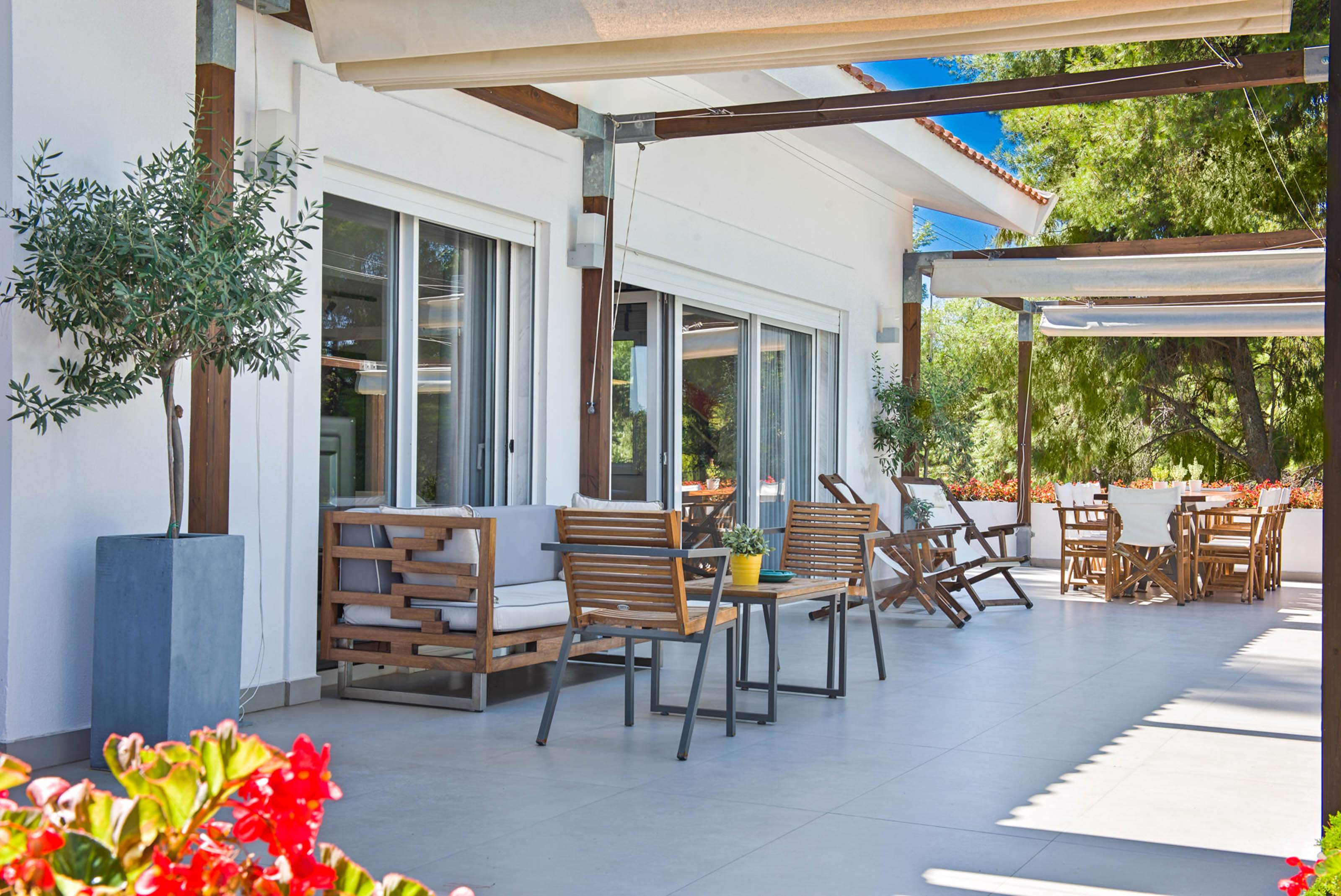 The White Villa At Sani - attēls