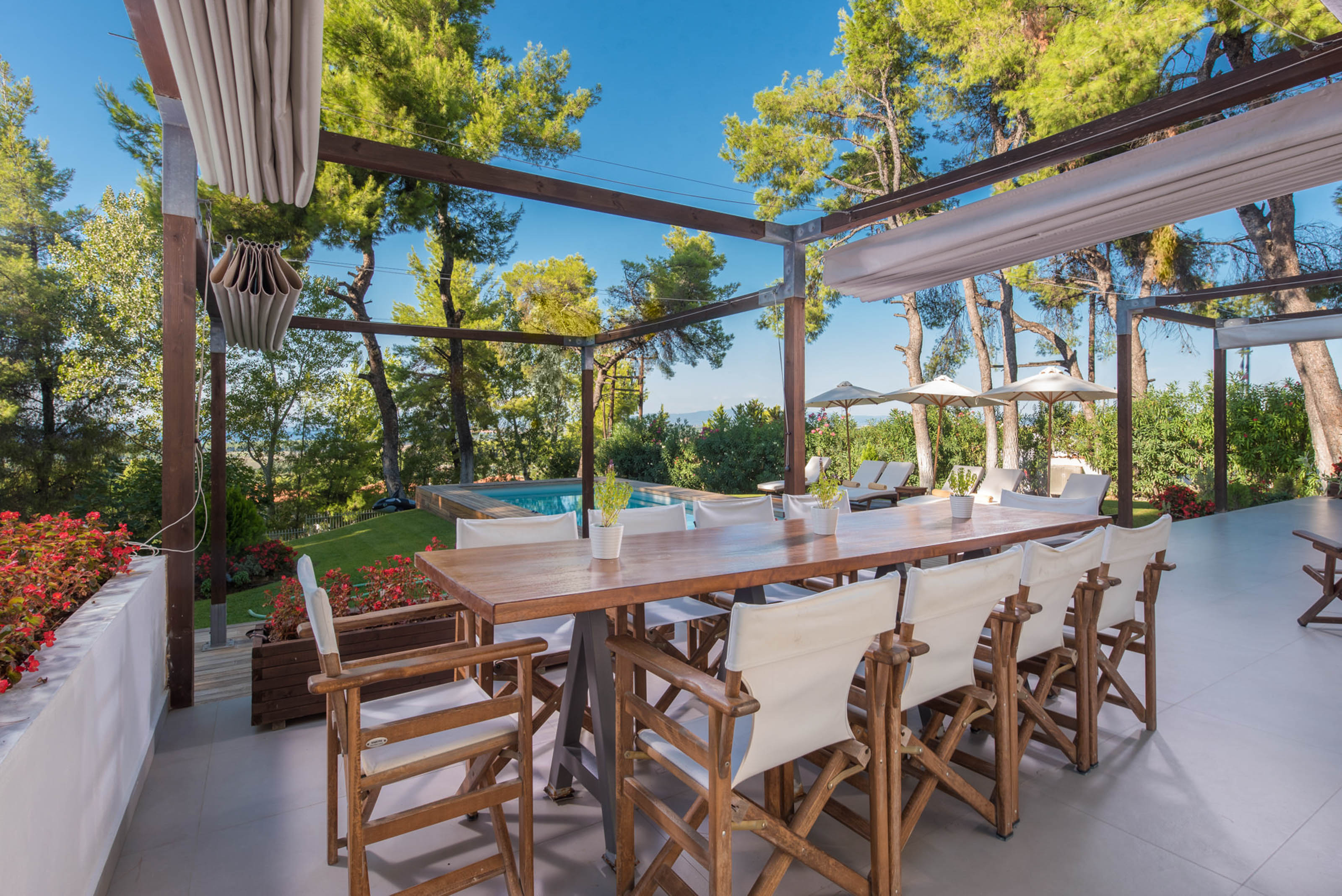 The White Villa At Sani - attēls